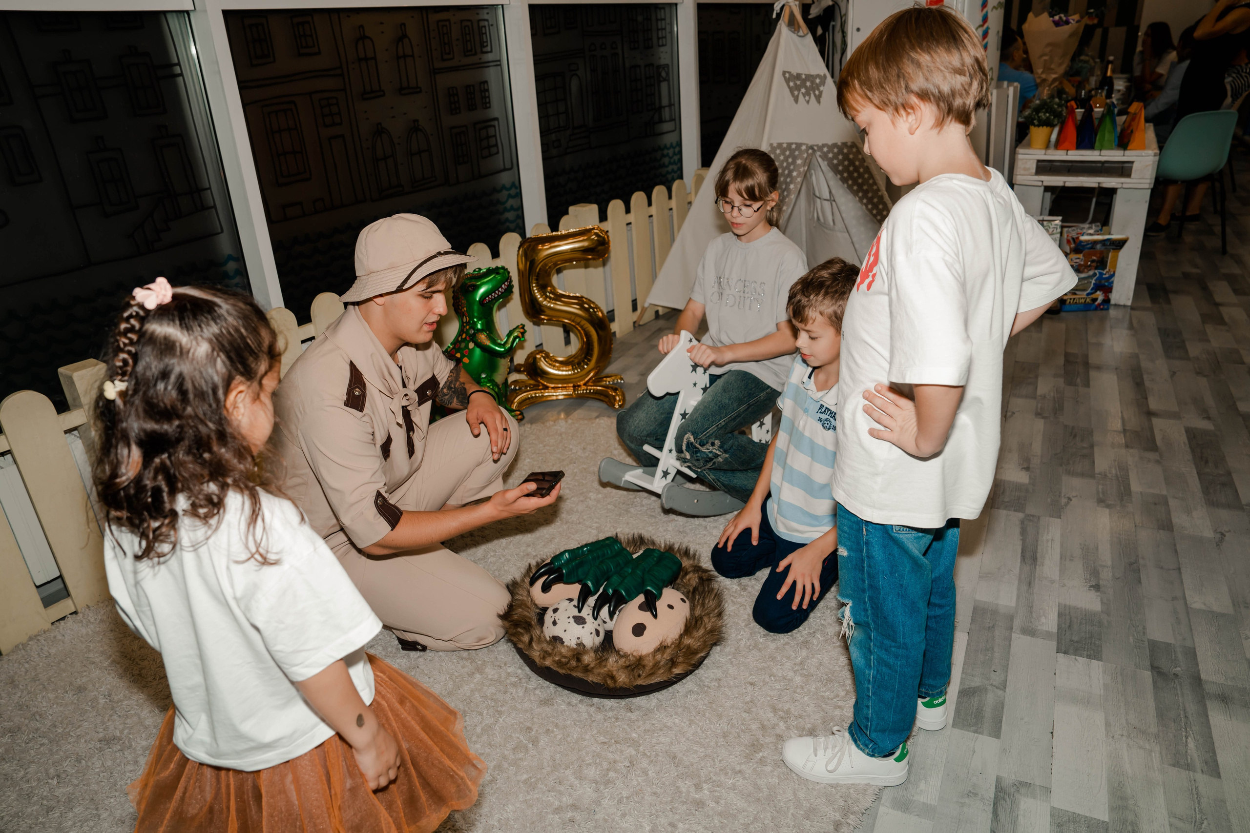 Грозный Тирекс. Крамер Юлиана детский и семейный фотограф