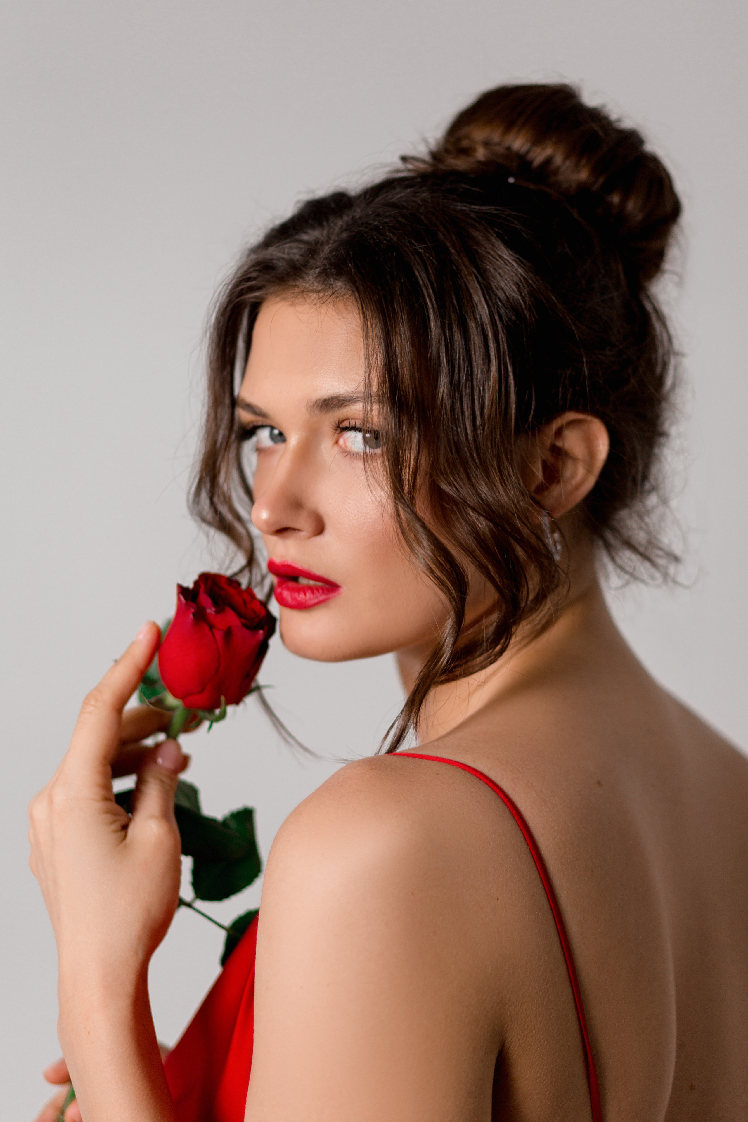 Фотосессия в красном платье. Brand и контент фотограф