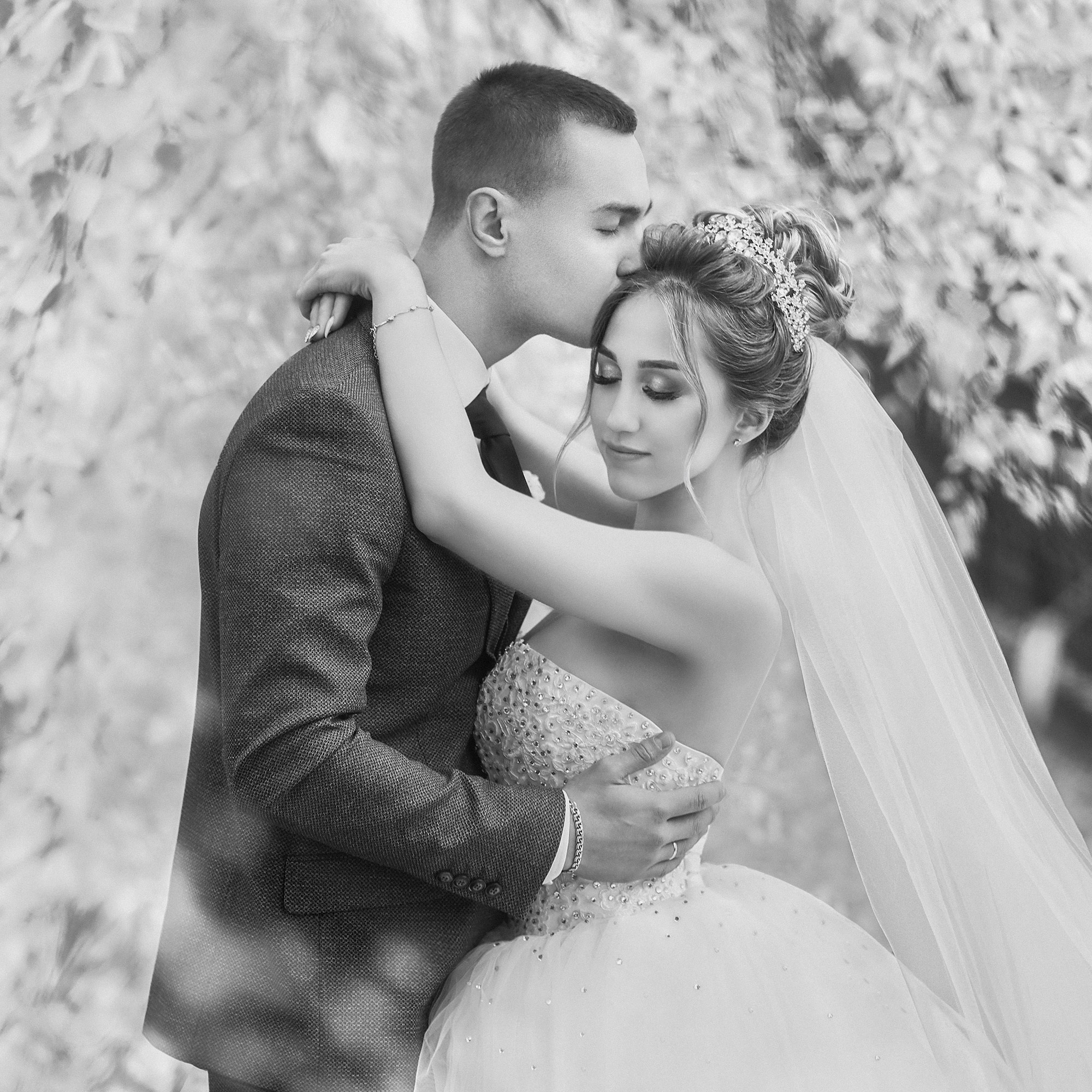 Свадебная Фотосессия в г. казани | Фотограф на Свадьбу в г. Казани Фотограф Садег Азарми тел. +79172288430 ✔ Сборы невесты и жениха✔ Утро невесты (детали, эмоции, подготовка)✔ Репортажная съёмка ЗАГСа и выездной регистрации✔ Свадебная прогулка✔ Фотосъёмка банкета и вечеринки✔ Креативные и тематические свадьбы✔ Свадьба на природе (лайфстайл)✔ Девичники и мальчишники