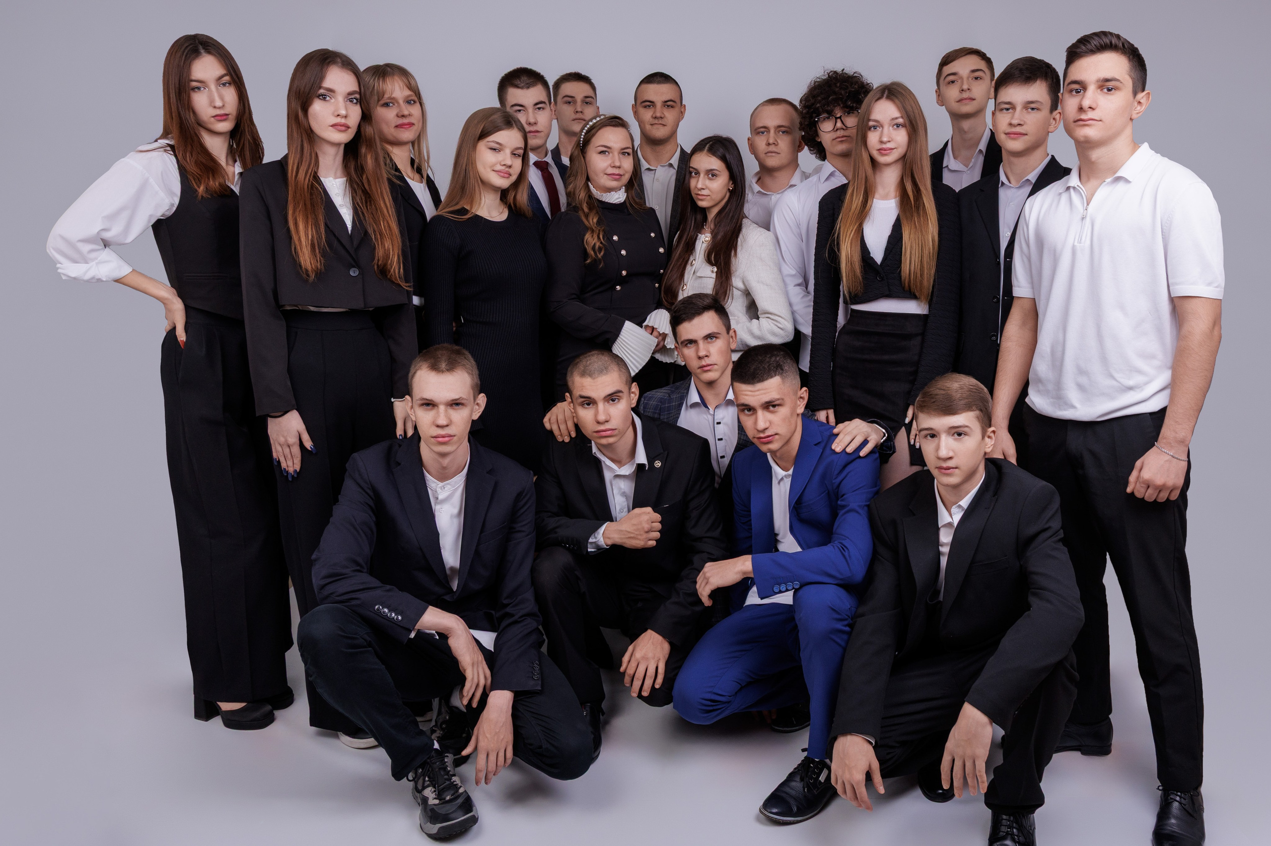 Выпускной альбом 2025 фотограф Григорий Новиков фотографгуково фотографростов школьный альбом выпуск школа школьники. Фотограф Гуково Григорий Новиков novikov.foto