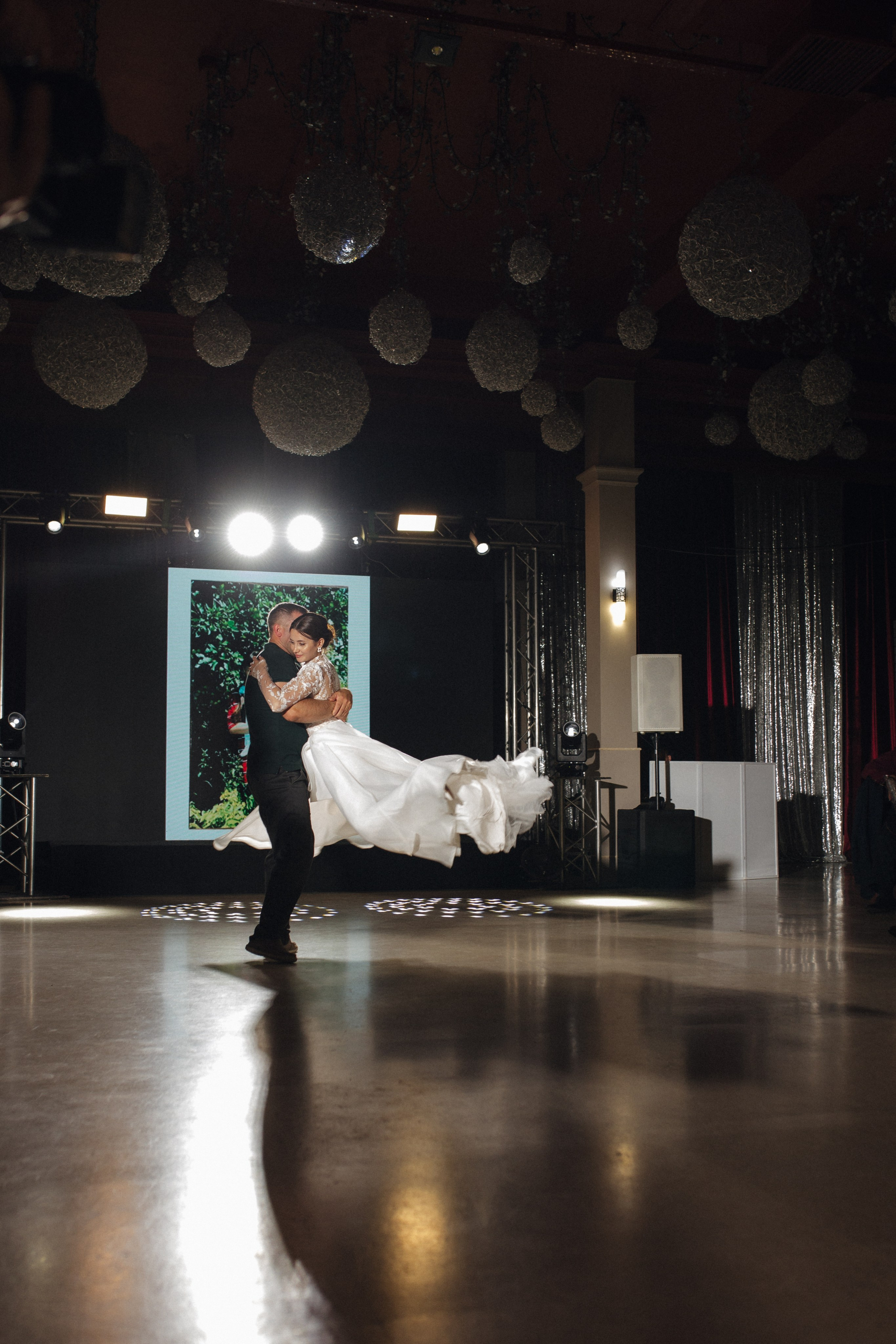 Банкет (Ксения & Никита). Свадебные фотографы в г. Сургут Маркова Наталья и Замахина Елена