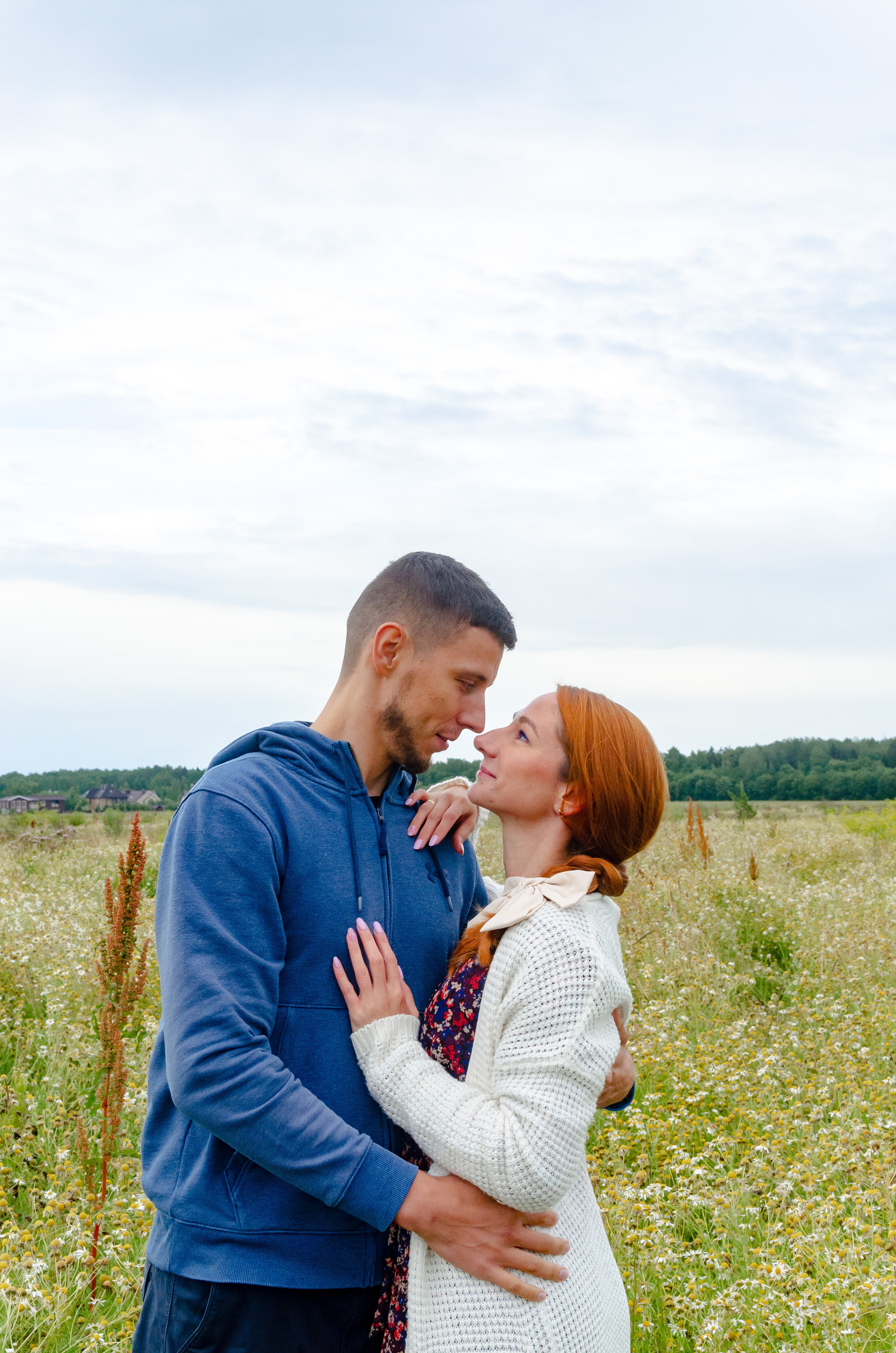 Юля и Сережа Ромашковое поле. Фотограф Виктория Щербинина в Санкт-Петербурге и Москве