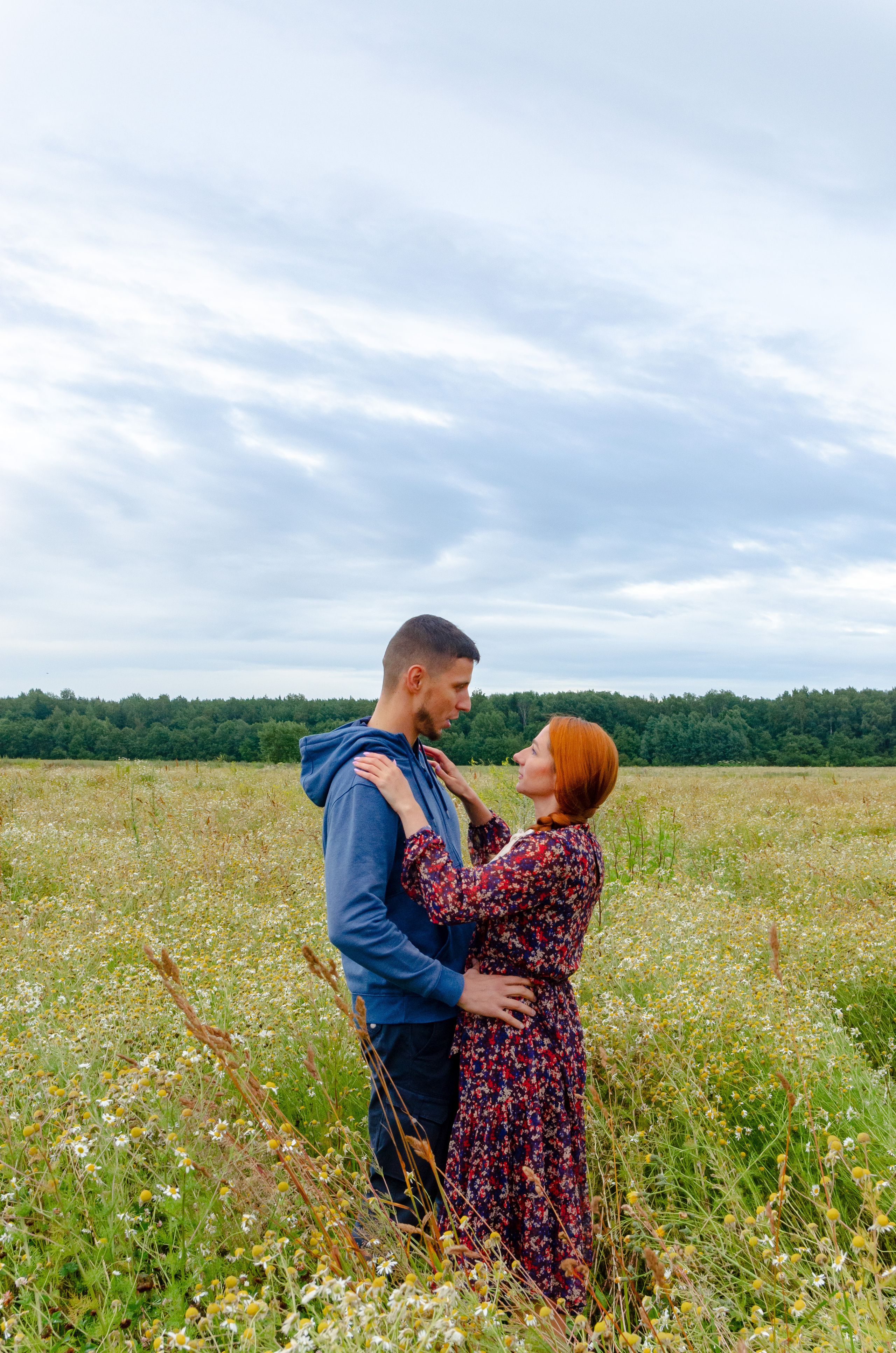 Юля и Сережа Ромашковое поле. Фотограф Виктория Щербинина в Санкт-Петербурге и Москве