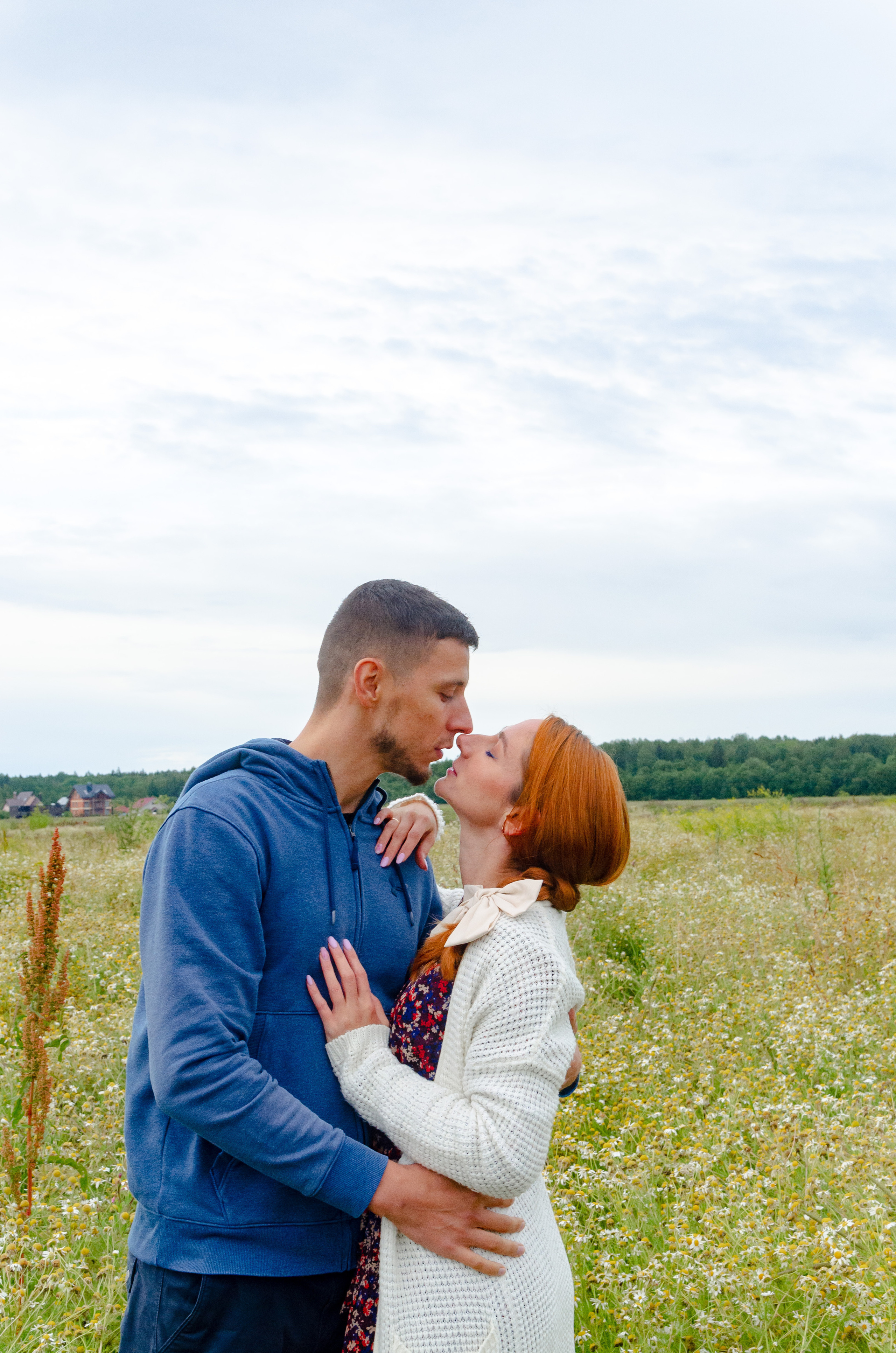 Юля и Сережа Ромашковое поле. Фотограф Виктория Щербинина в Санкт-Петербурге и Москве