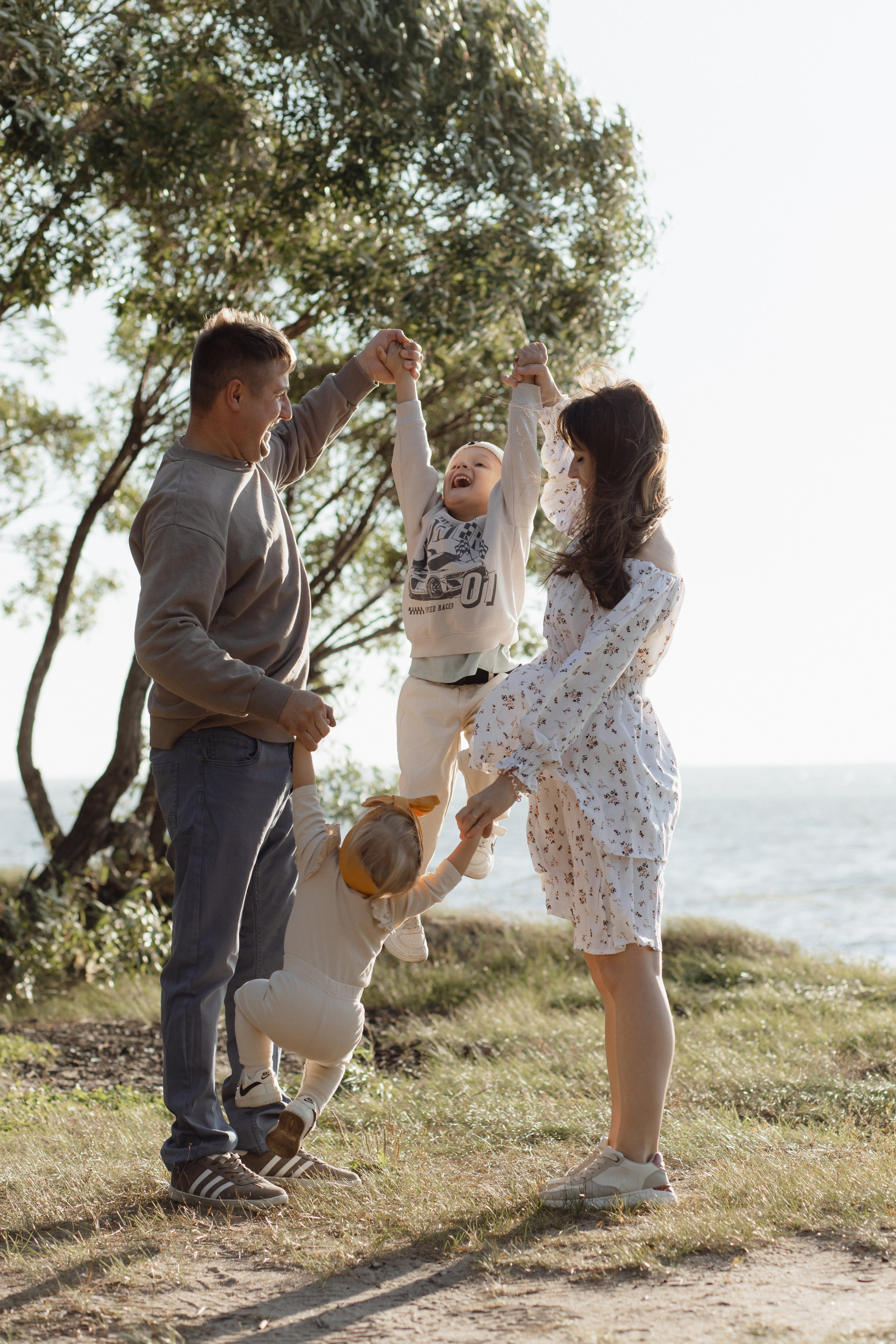 На берегу. Семейный и свадебный фотограф в Челябинске Мария Леонтьева