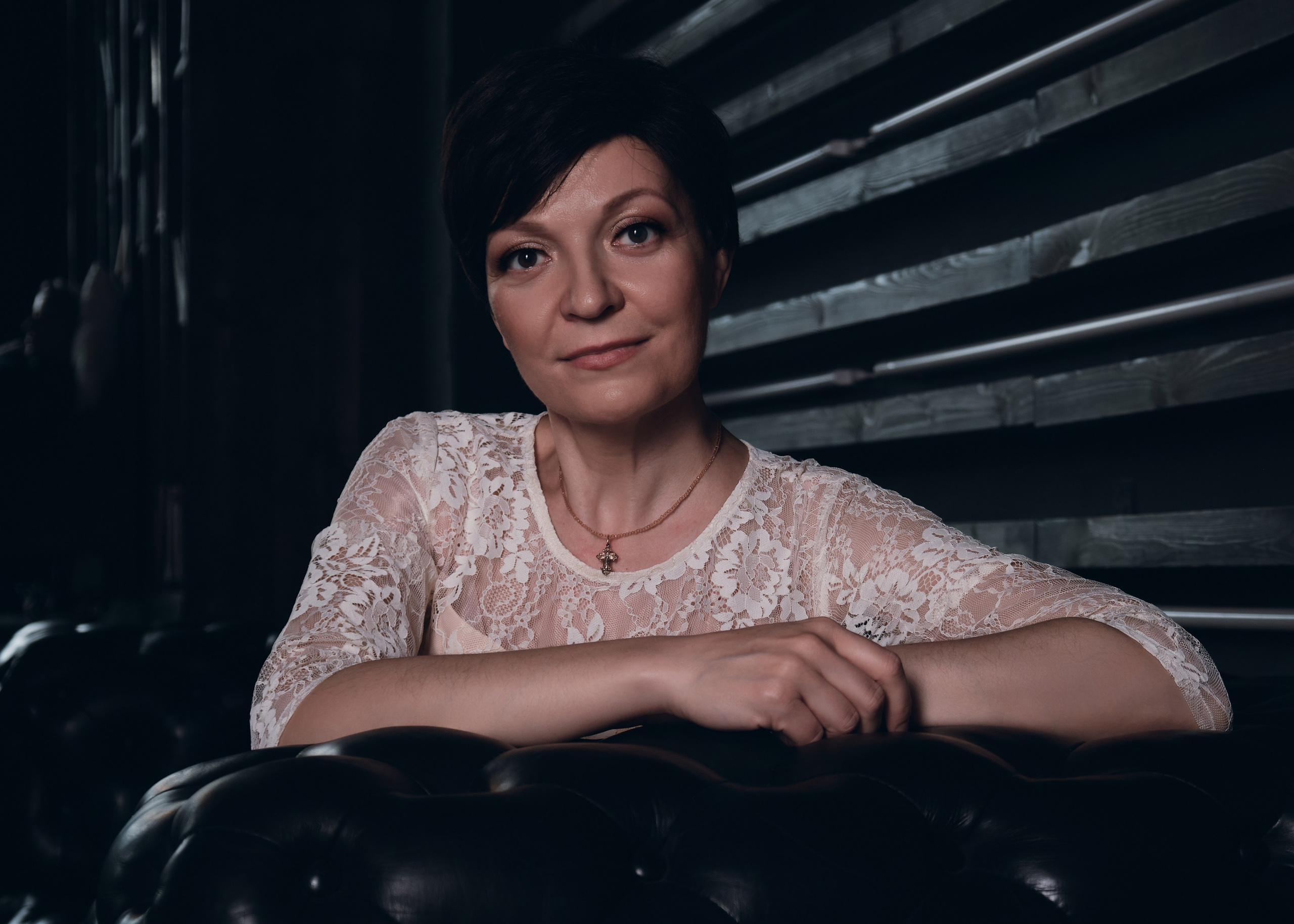 Семейная фотосессия мамы и двух дочек. Портретный фотограф на новый год в Москве Виктория Колышева