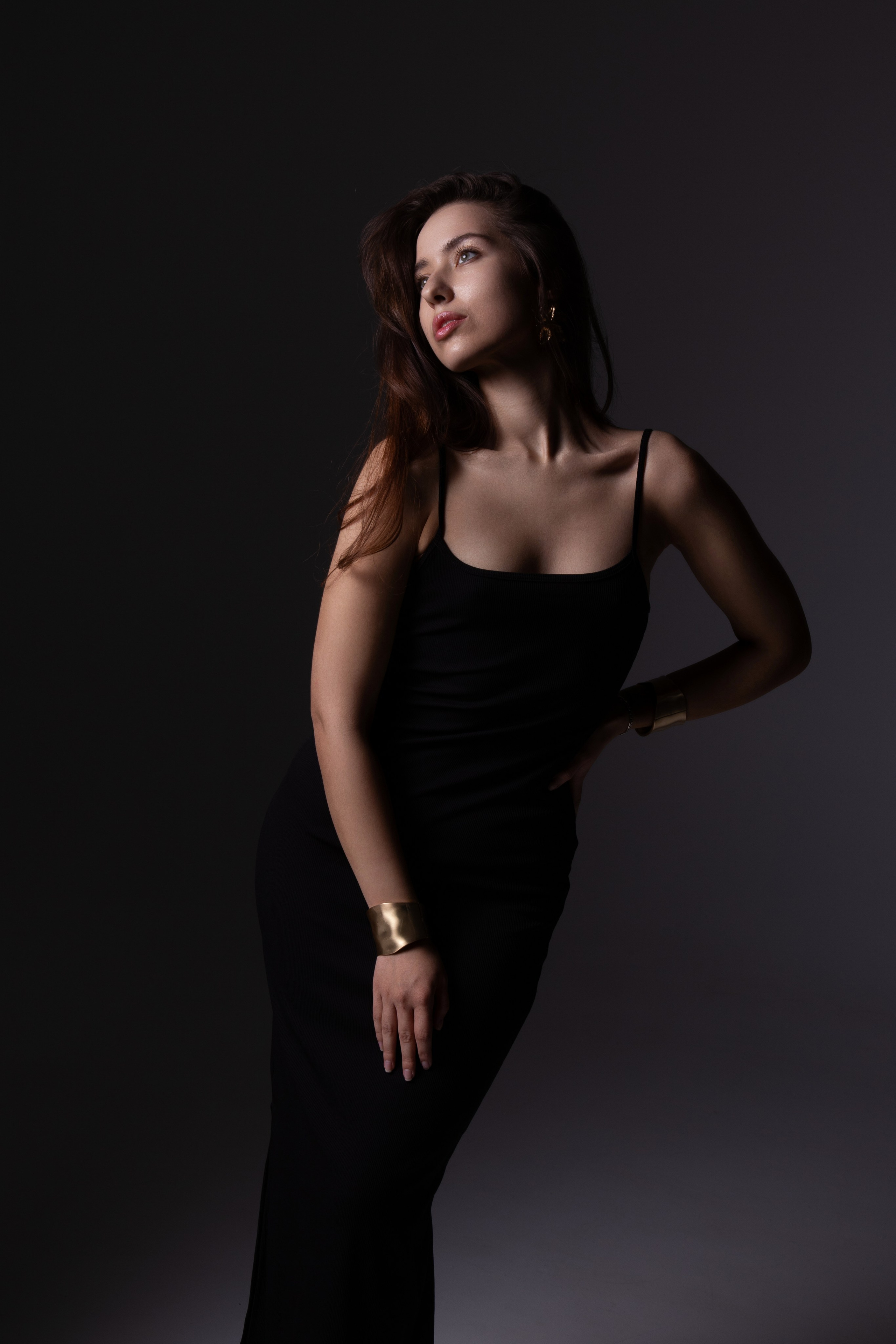 Женский портрет. Фотосессия Раисы в Москве! Нежный образ в черном. Все включено. Готовые образы. Помощь визажиста и стилиста. Фотосессия в стиле минимализм. Фотосессии в студиях Москвы с циклорамой. 