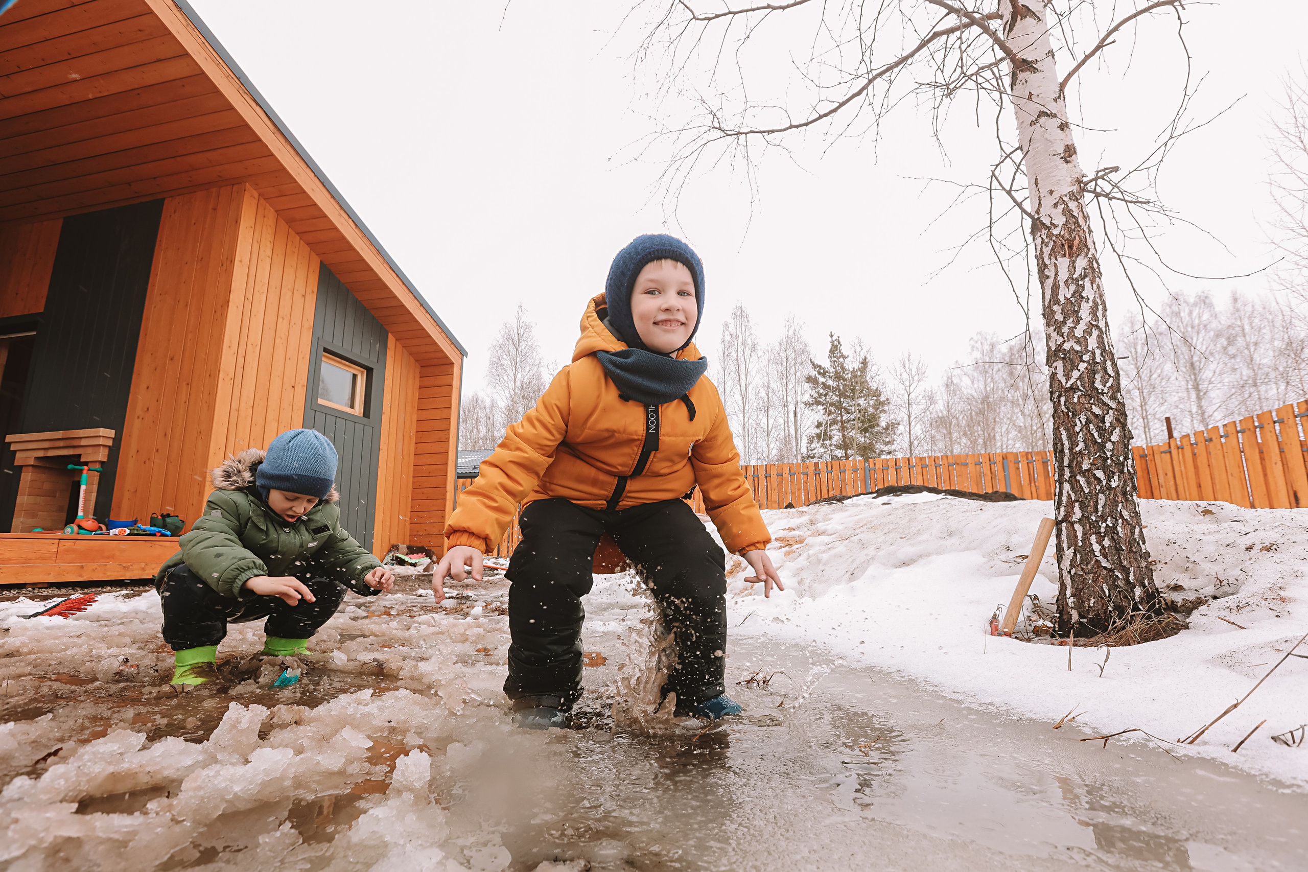 Семейная в домике (репортаж). Семейный фотограф Тюмень, фотограф на роды Салмина Мария