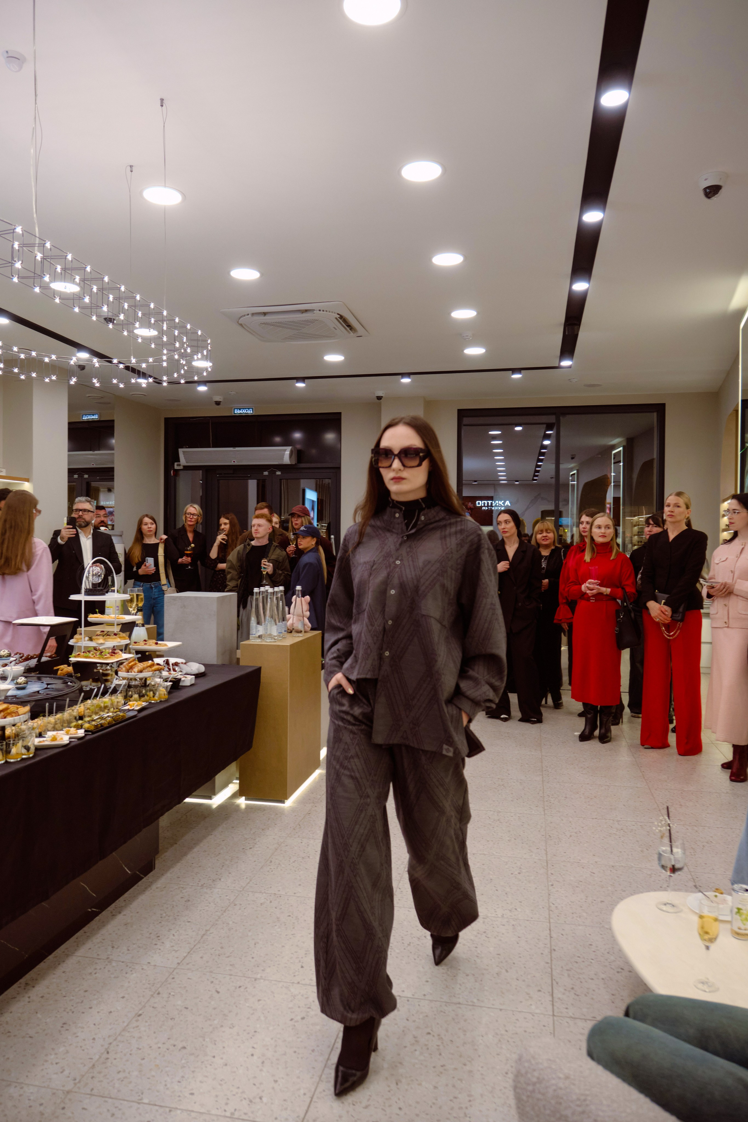 ОПТИК ЦЕНТ. Свадебный фотограф в Екатеринбурге Соседков Евгений