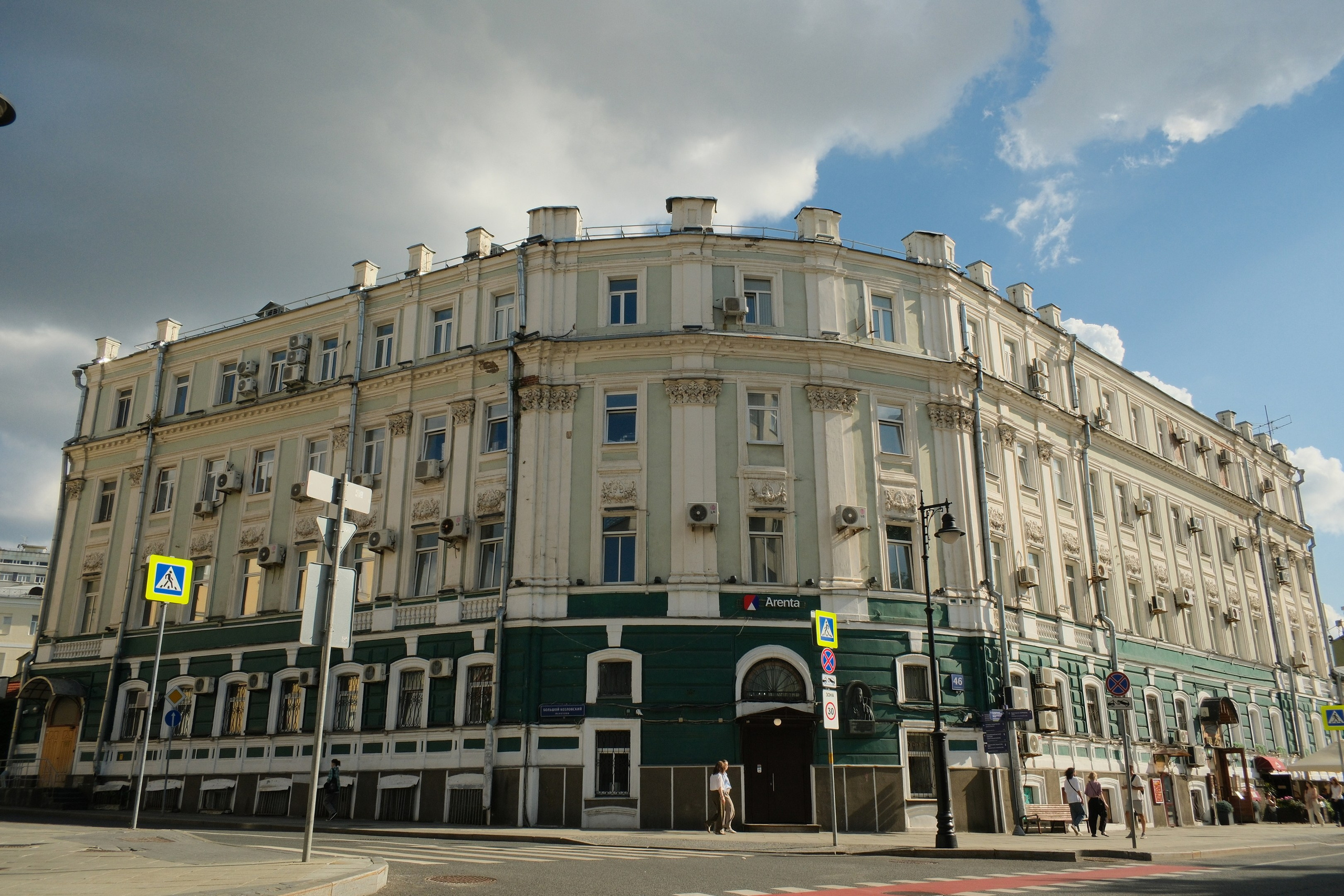 Улица, люди, жизнь…