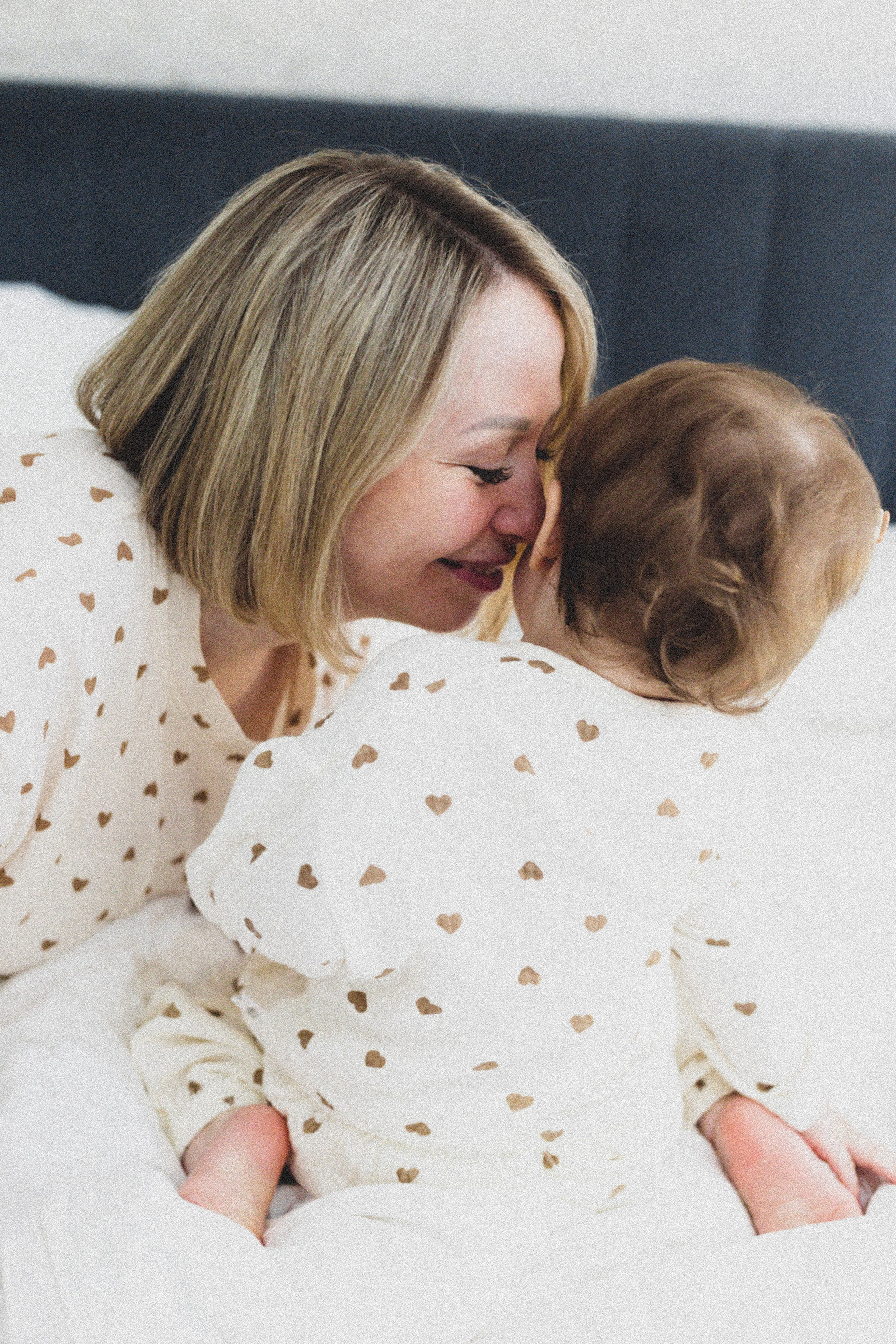 Мама и малыш lifestyle. Фотограф беременных и новорождённых в Краснодаре