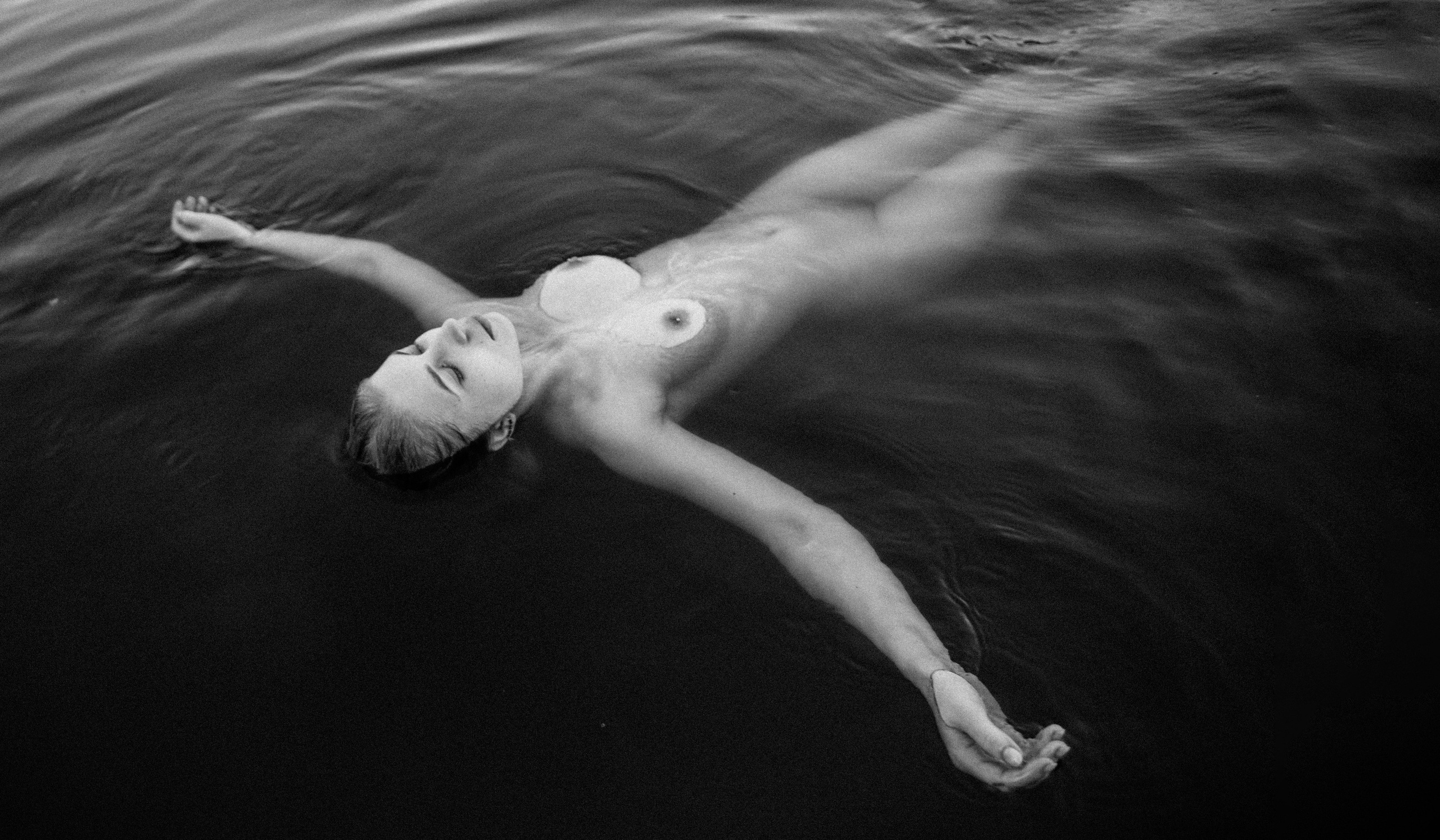 Ню. Фотосессия в белье и ню в Москве. Фотограф Нелля Ядовитая