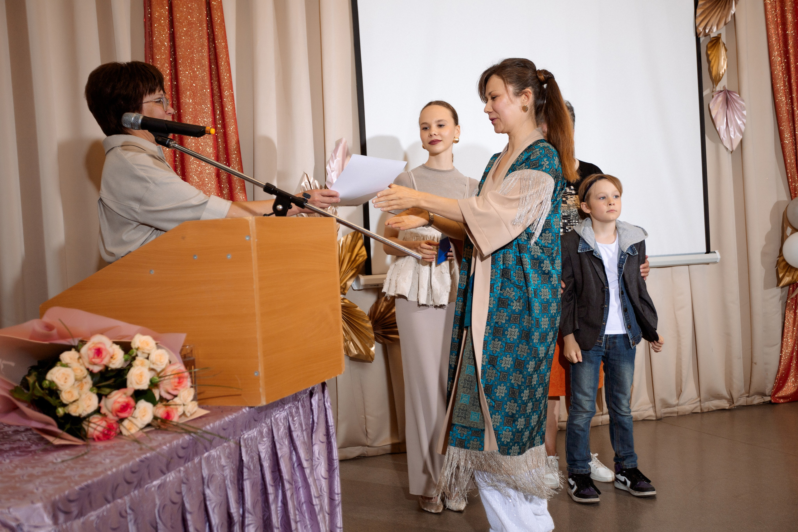 ВРУЧЕНИЕ АТТЕСТАТОВ: Пример. Все фото. Профессиональный фотограф в Ижевске Леша Петров
