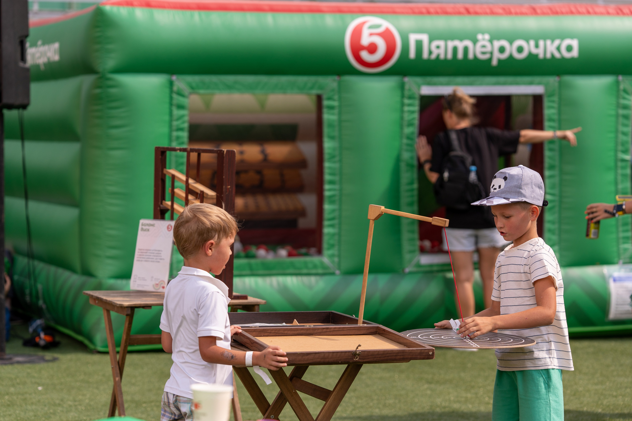 Фотоотчет партнеской интеграции для сети «Пятерочка» на фестивале «Grounded». Репортажный фотограф в Красной Поляне и Сочи Павлюченко Екатерина