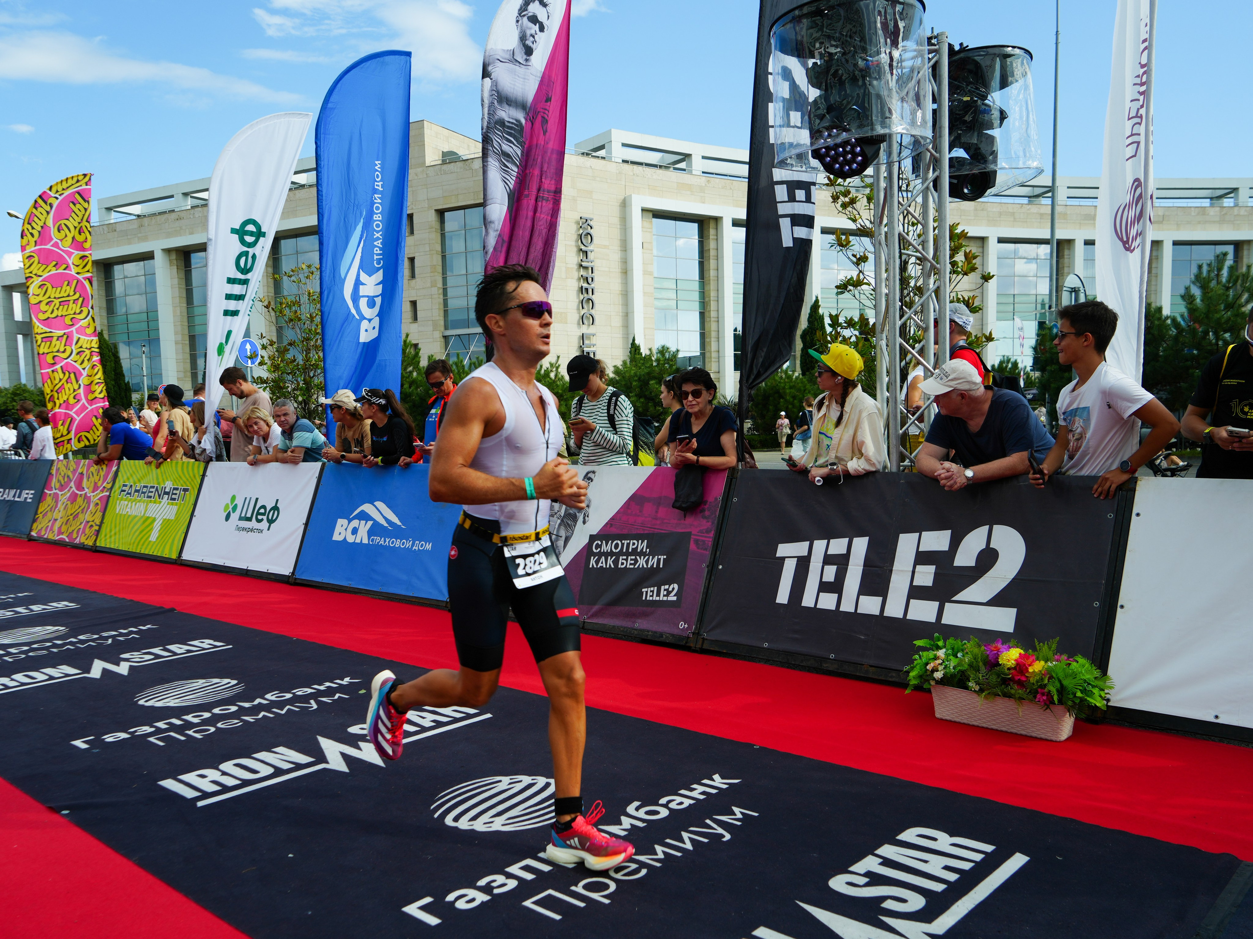 Фотоотчет партнерской интеграции для компании TELE2 на фестивале Ironstar. Репортажный фотограф в Красной Поляне и Сочи Павлюченко Екатерина