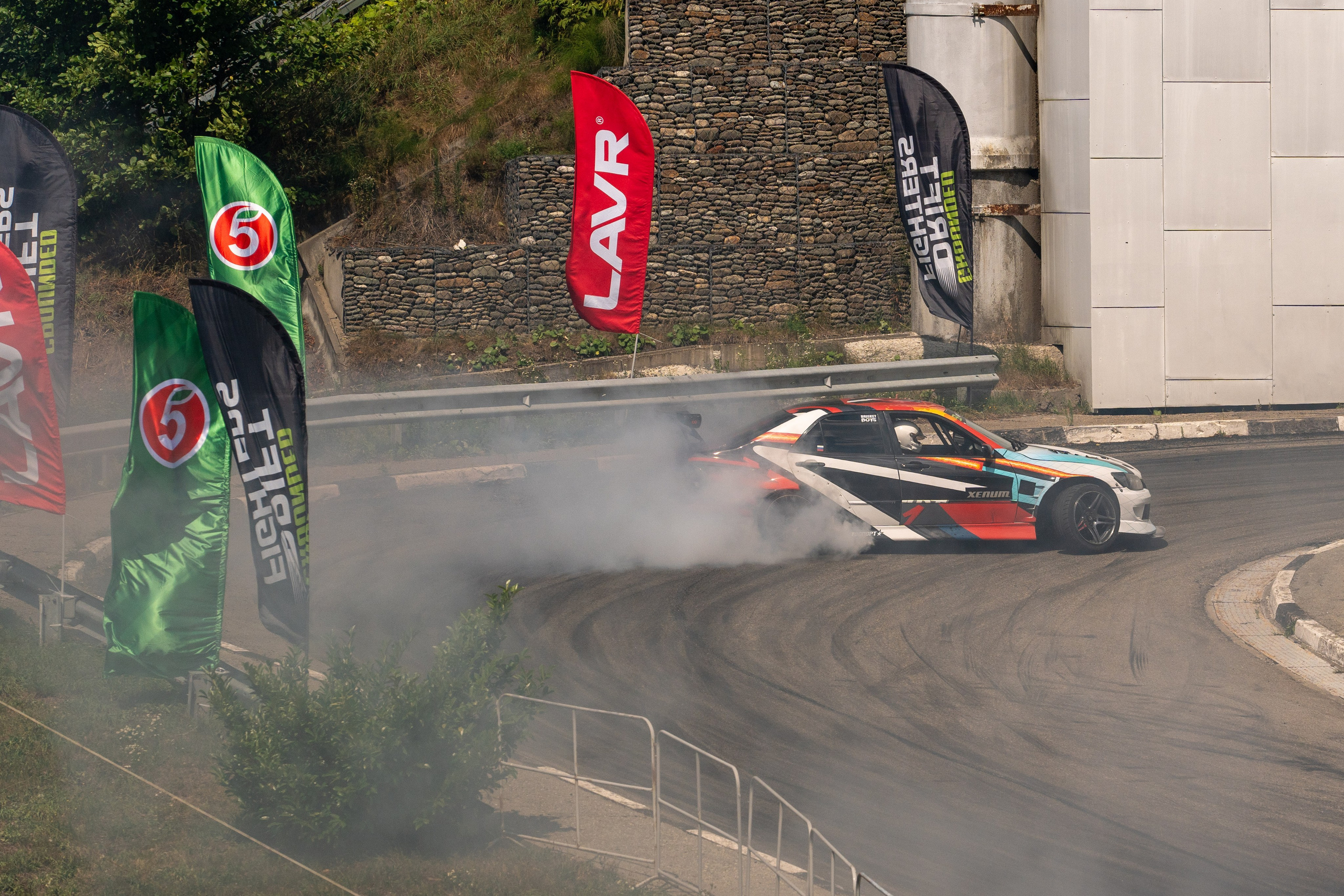 Фотоотчет партнеской интеграции для сети «Пятерочка» на фестивале «Grounded». Репортажный фотограф в Красной Поляне и Сочи Павлюченко Екатерина