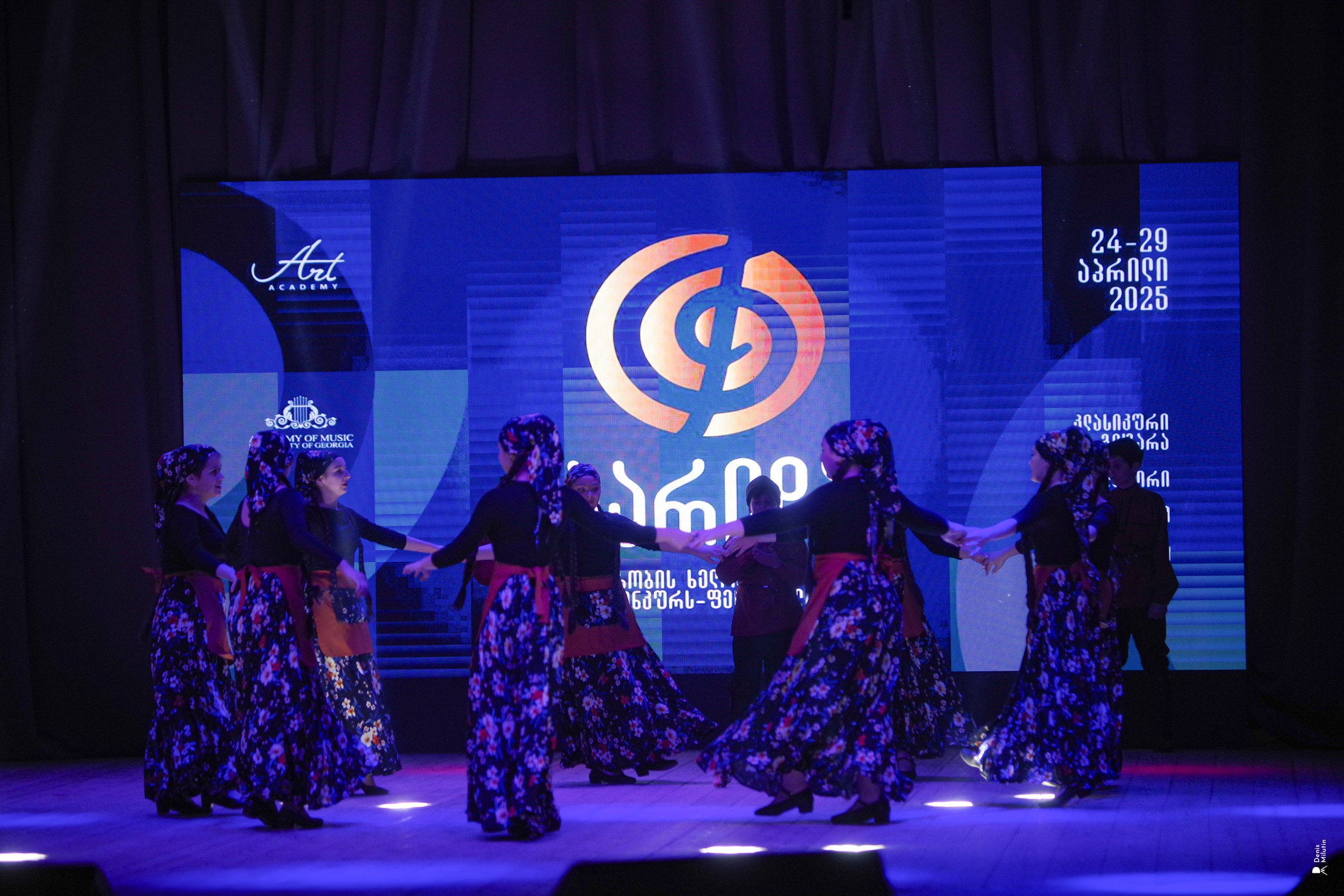 Танцы в Хоби. Портретный фотограф Денис Милютин