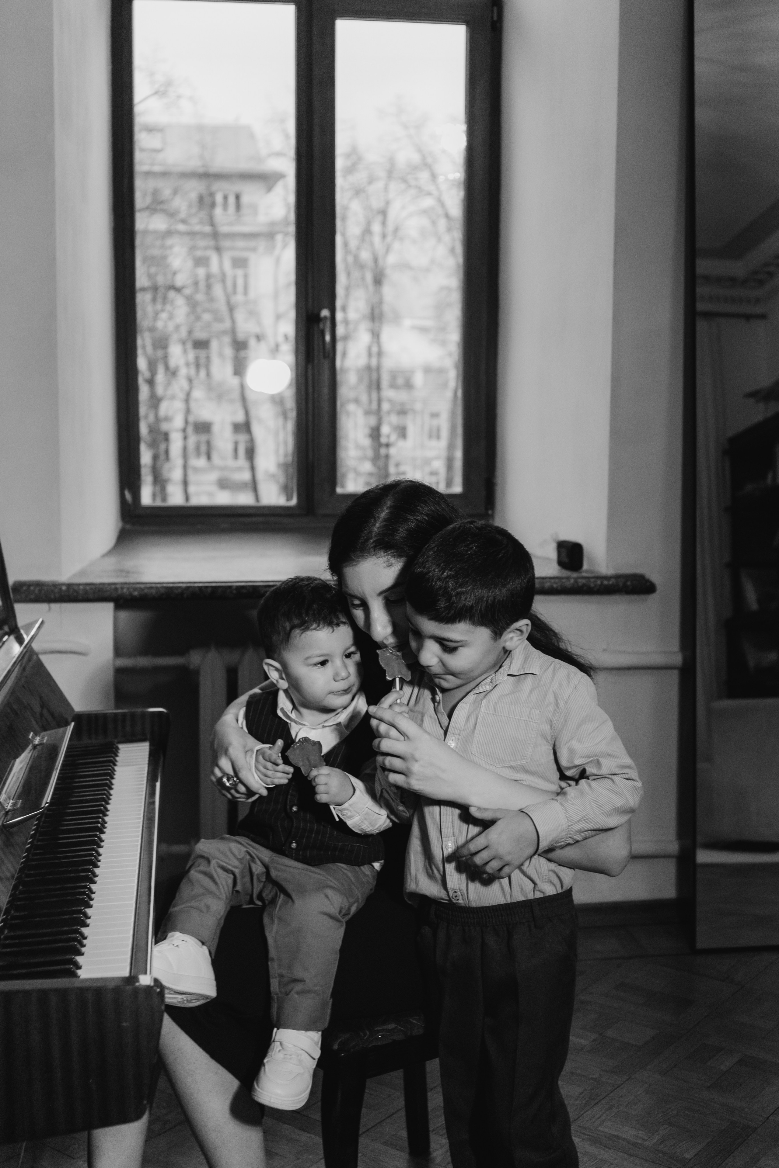 Роза и ребята. Фотограф Харитонова Наталья