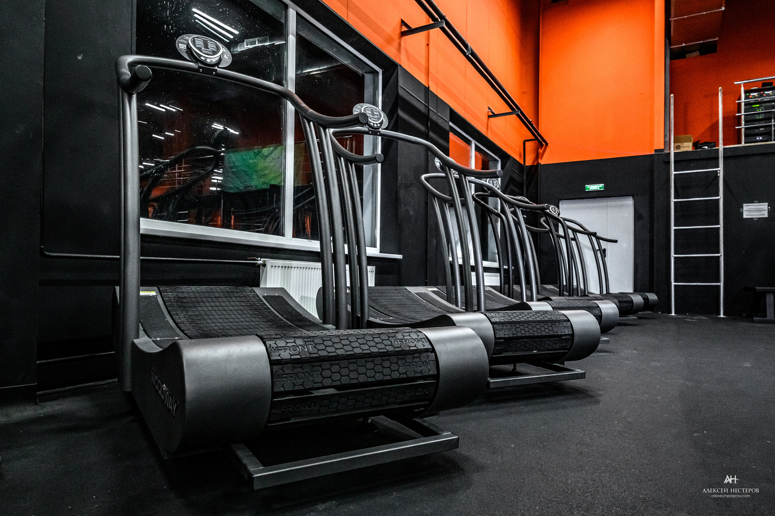 Тренажерные залы. Спортивный фитнес фотограф Алексей Нестеров