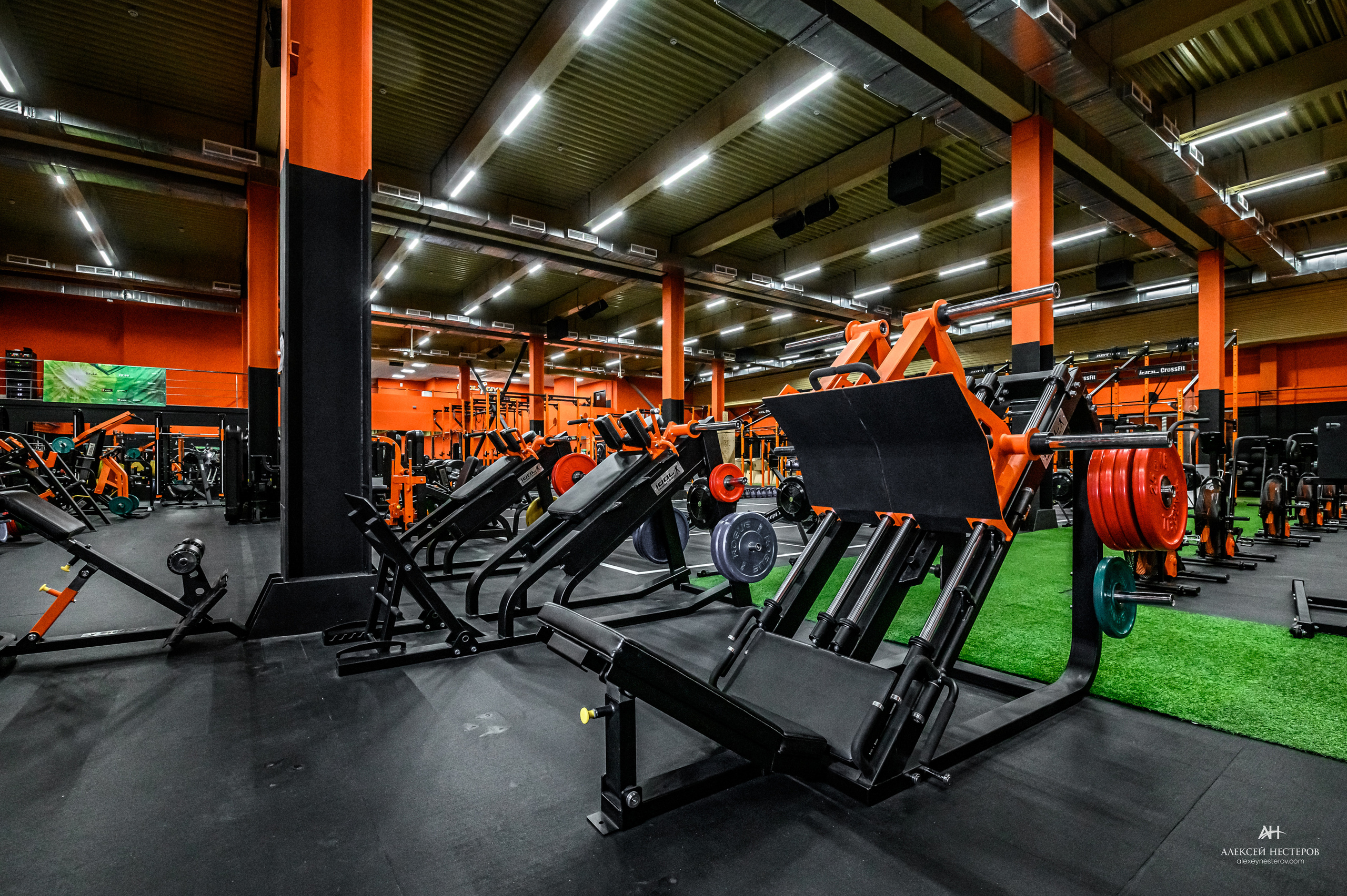 Тренажерные залы. Спортивный фитнес фотограф Алексей Нестеров