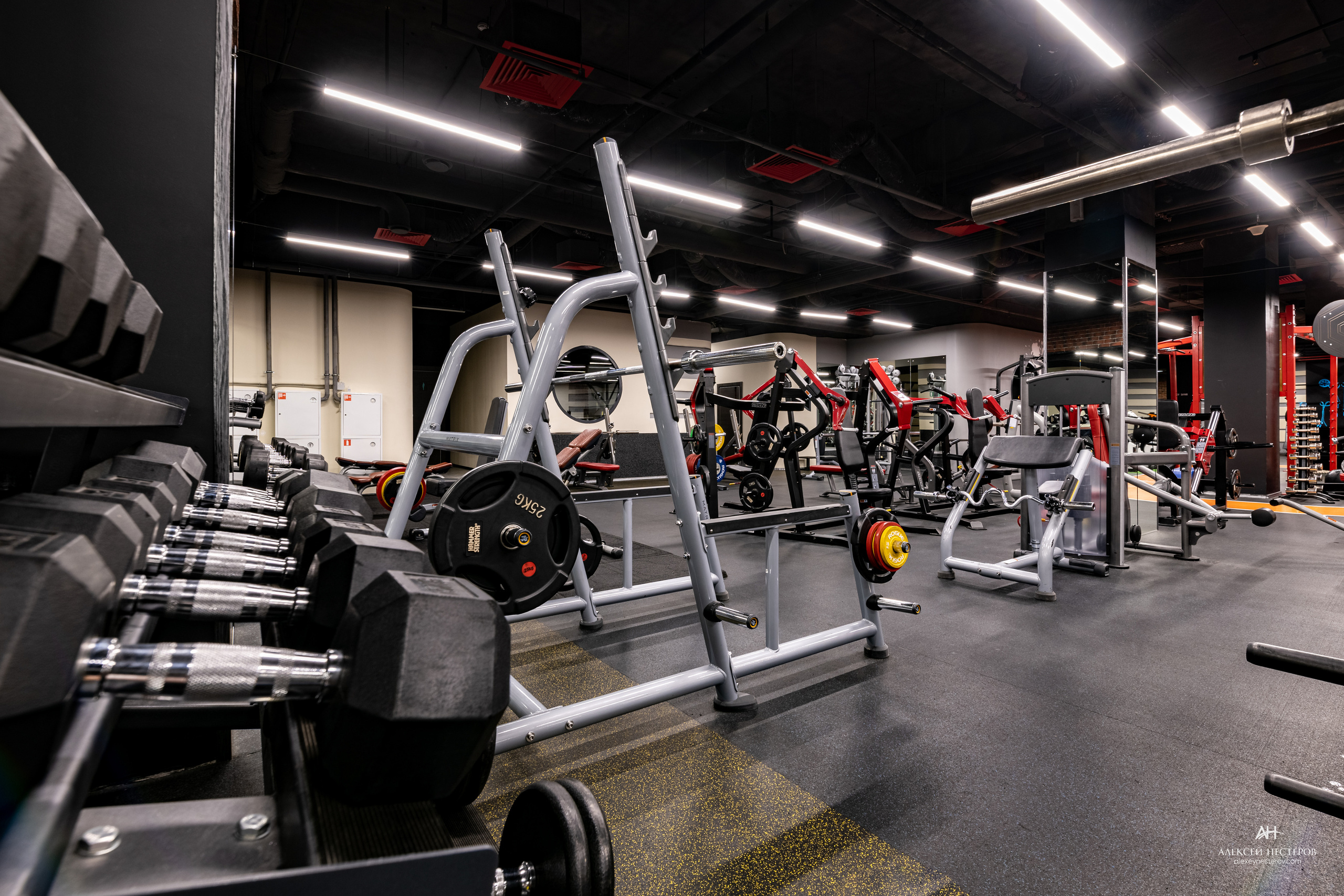Тренажерные залы. Спортивный фитнес фотограф Алексей Нестеров