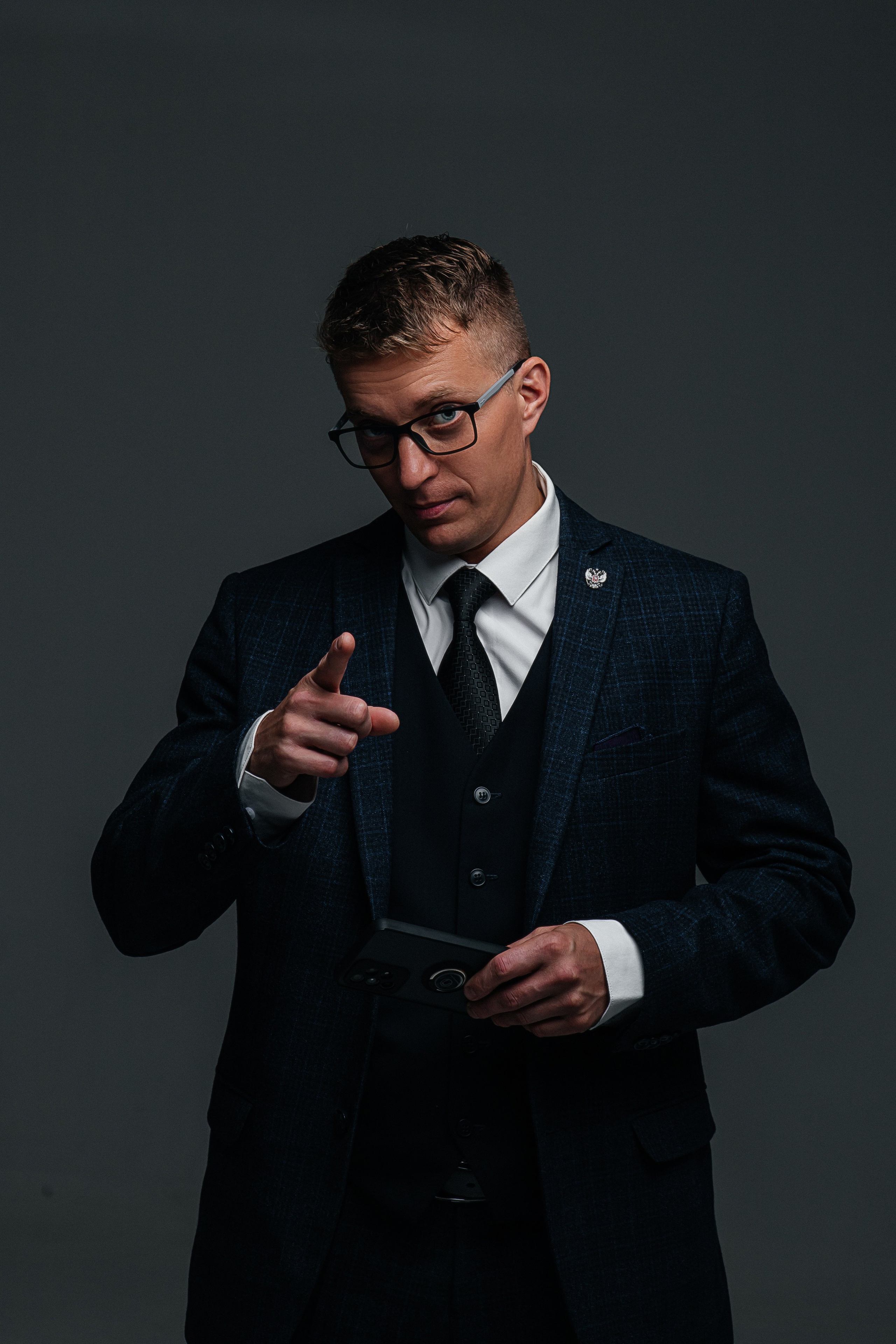 Мужской бизнес портрет. Фотограф в Иркутске Анастасия Кись. Студийная фотосессия беременности в тканях Иркутск. Семейная фотосессия, ПОРТРЕТ «ПОКОЛЕНИЕ»