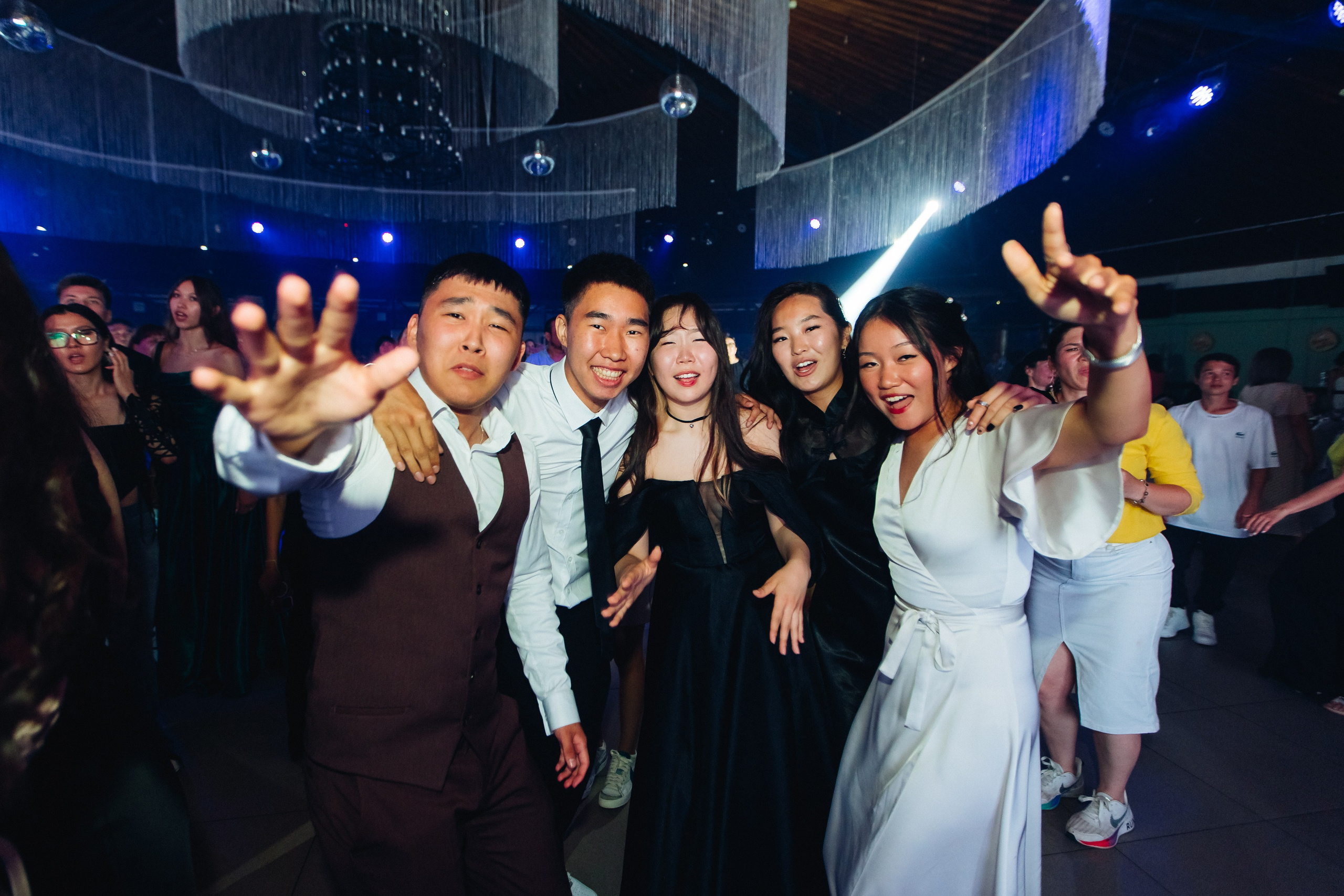 Выпускной вечер. 49 школа. Баран на корове. Свадебный и семейный фотограф в Улан-Удэ