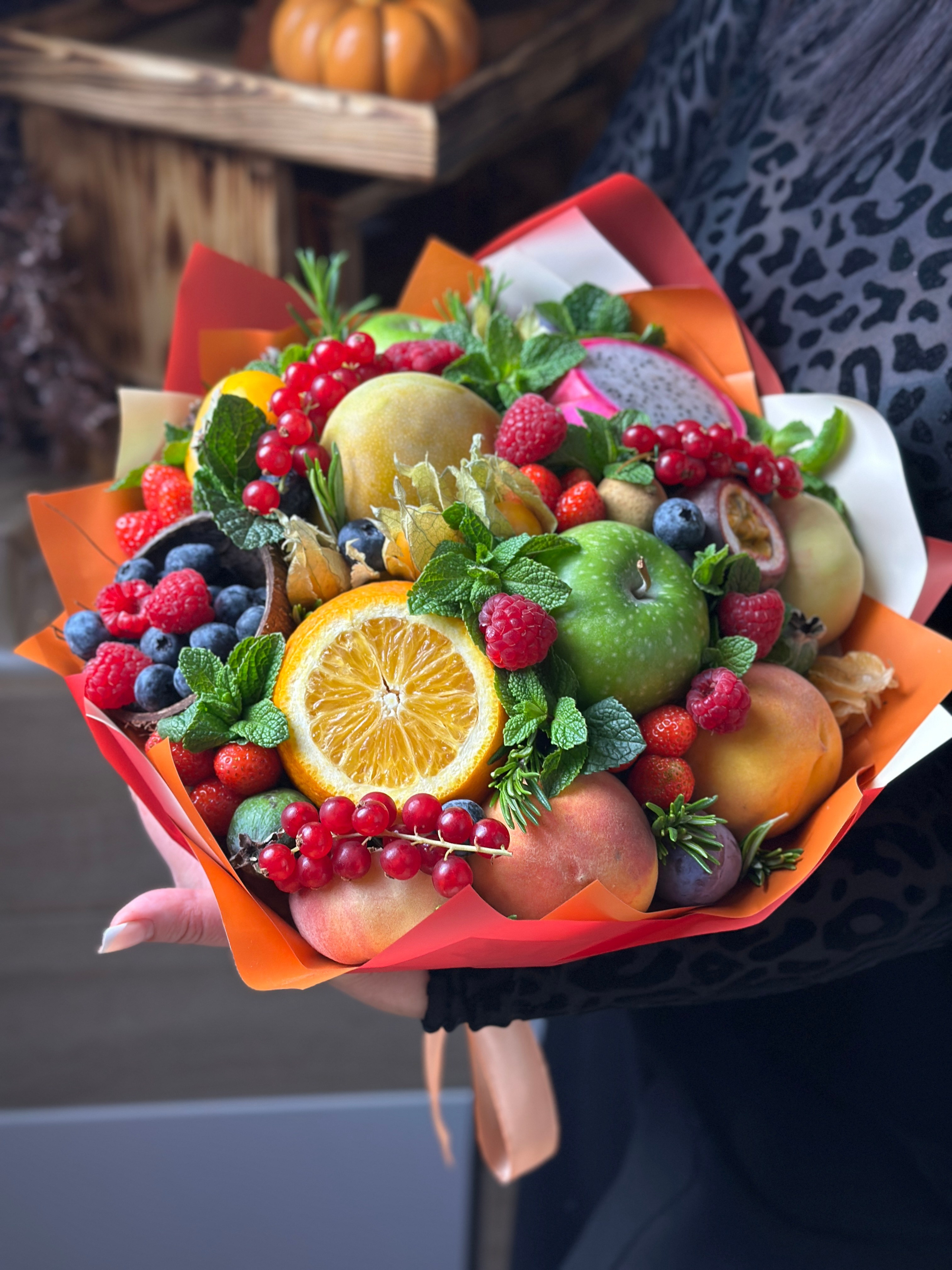 Фруктовые. Выездной кейтеринг, съедобные букеты, торты и сладости на заказ
