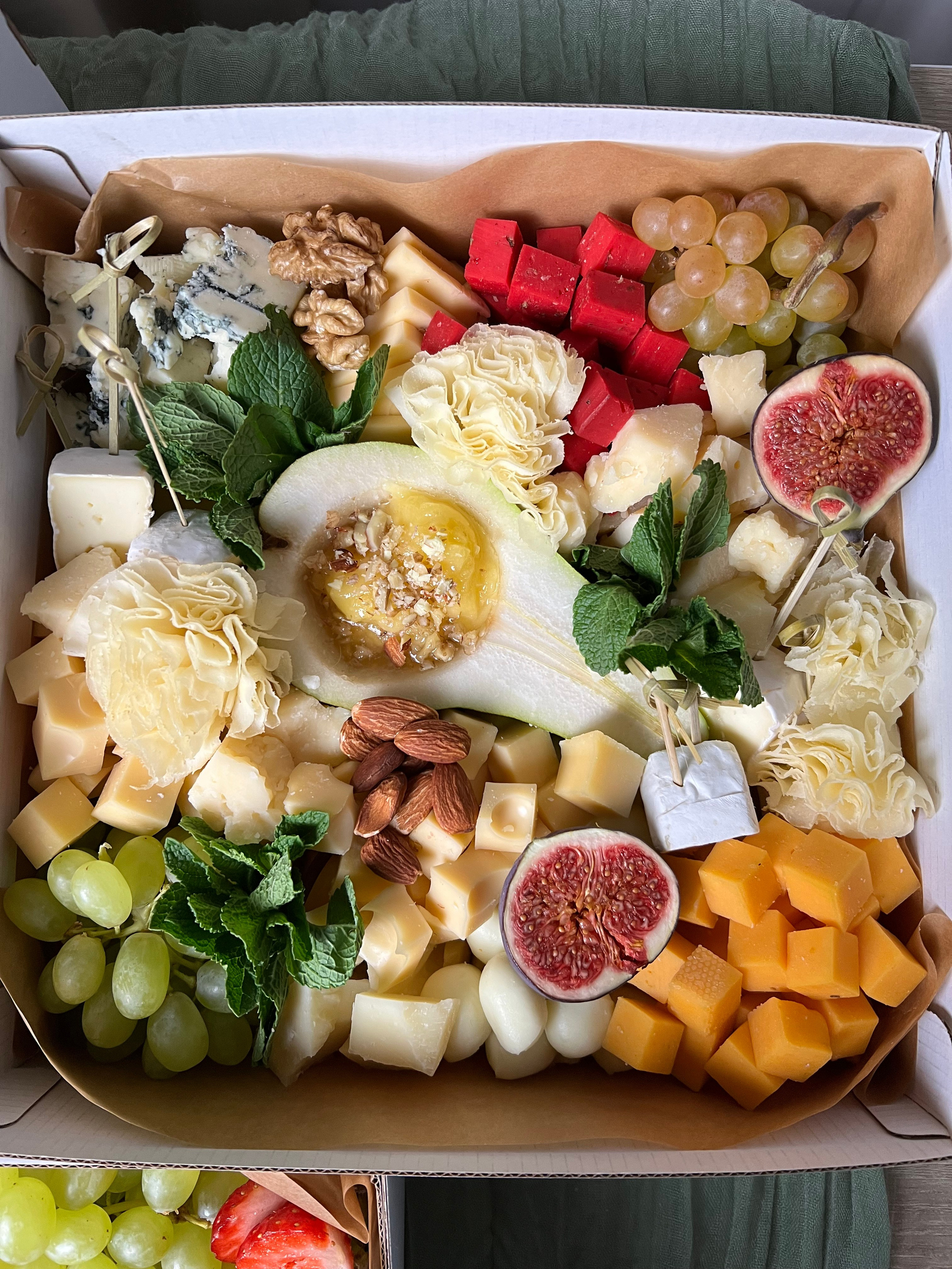 ГастроБоксы. Выездной кейтеринг, съедобные букеты, торты и сладости на заказ