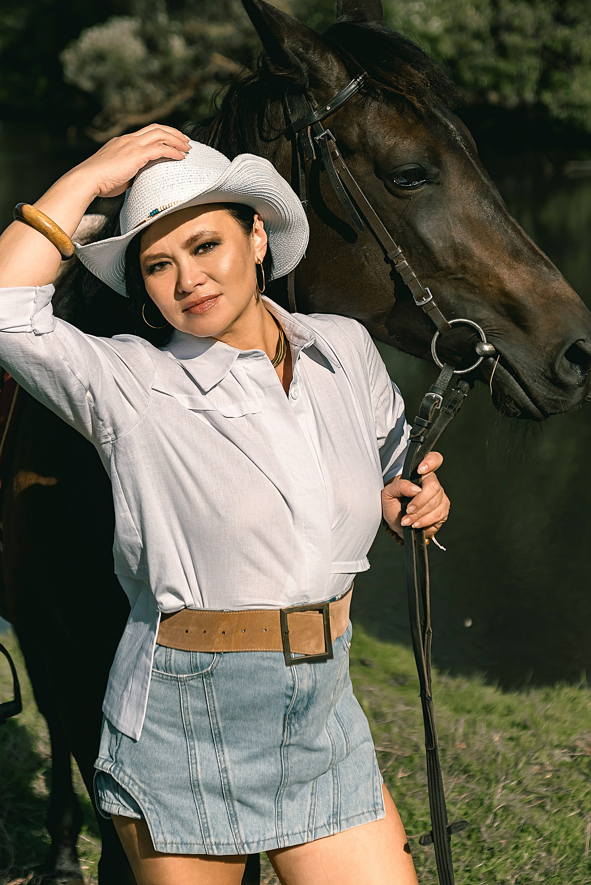 Красивые фотографии девушки на лошади.