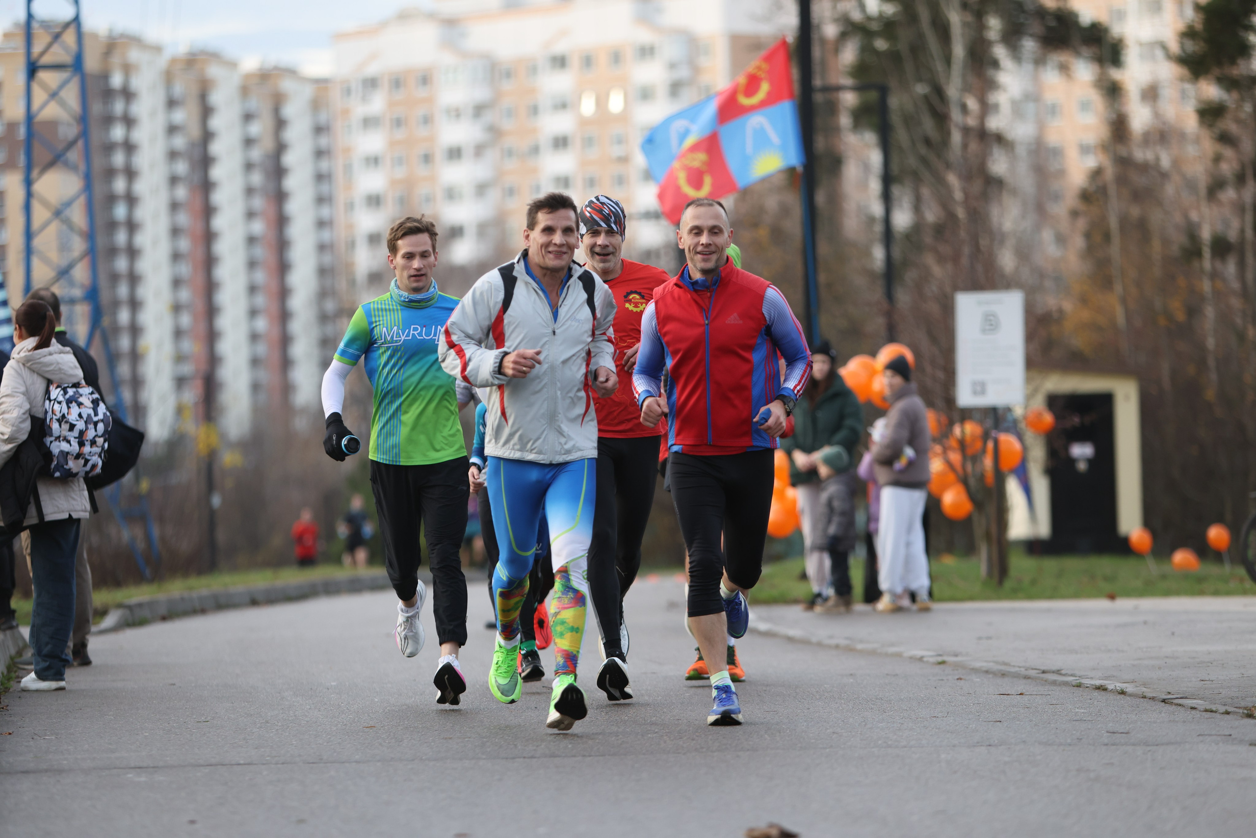 5 вёрст в Пестовском парке (Балашиха), 08.11.25. Фотограф Сергей Ловкий