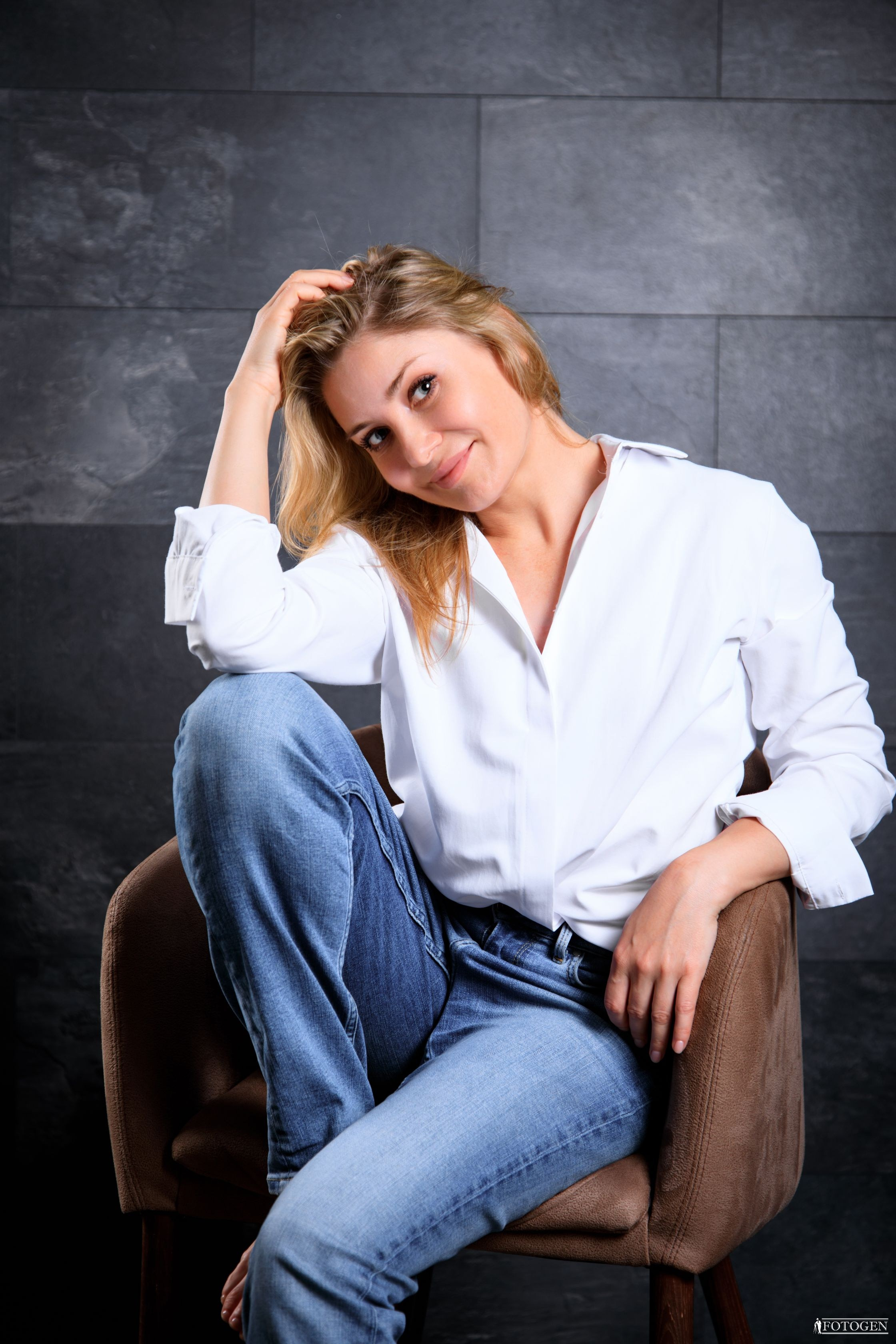 Гармония зрелости: Фотосессии для уверенных в Fotogen. Интерьерная фотостудия FOTOGEN г. Краснодар