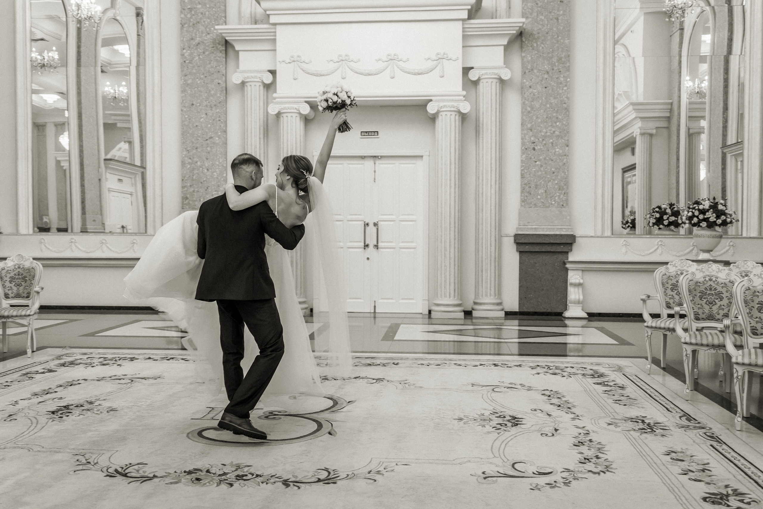 Свадебная прогулка Екатерины и Евгения. Свадебная фотография. Арина Рубах