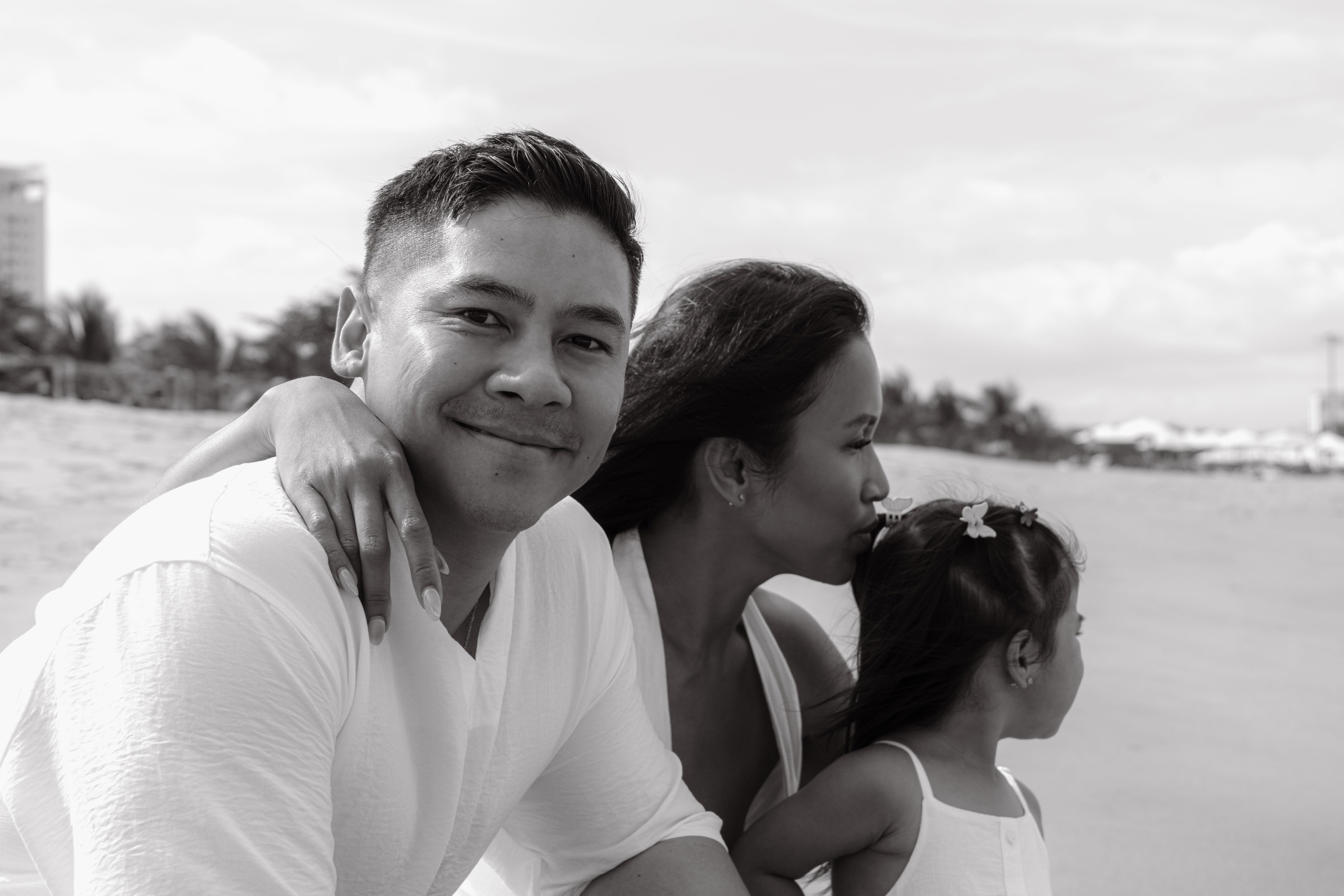 Mother and daughters. Portrait photographer Nha Trang | Julia Meshanina