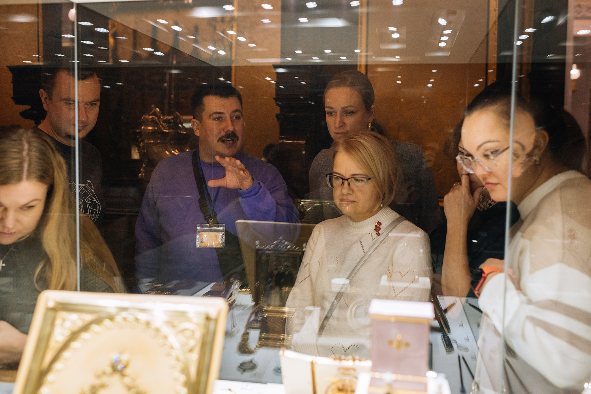 Егор Шапиро. Экскурсия в музей Фаберже. Ноябрь 24. Репортажный фотограф в Санкт-Петербурге Анастасия Клёпова