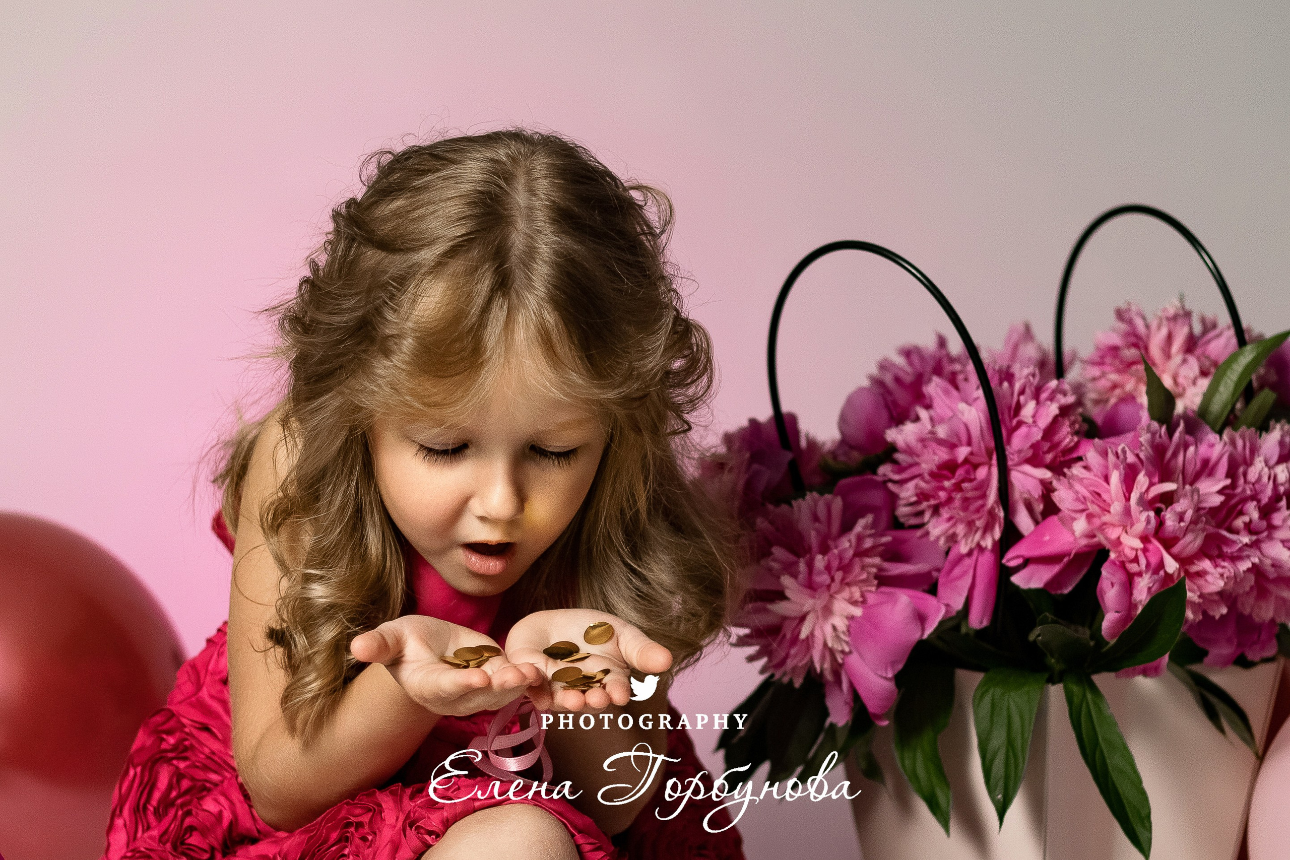 «Модница в розовом» В моей студии. Вероника и Александра. 2024. Фотограф Пермь. Свадьбы. Семья и дети, школа, д. сад. Фотокниги