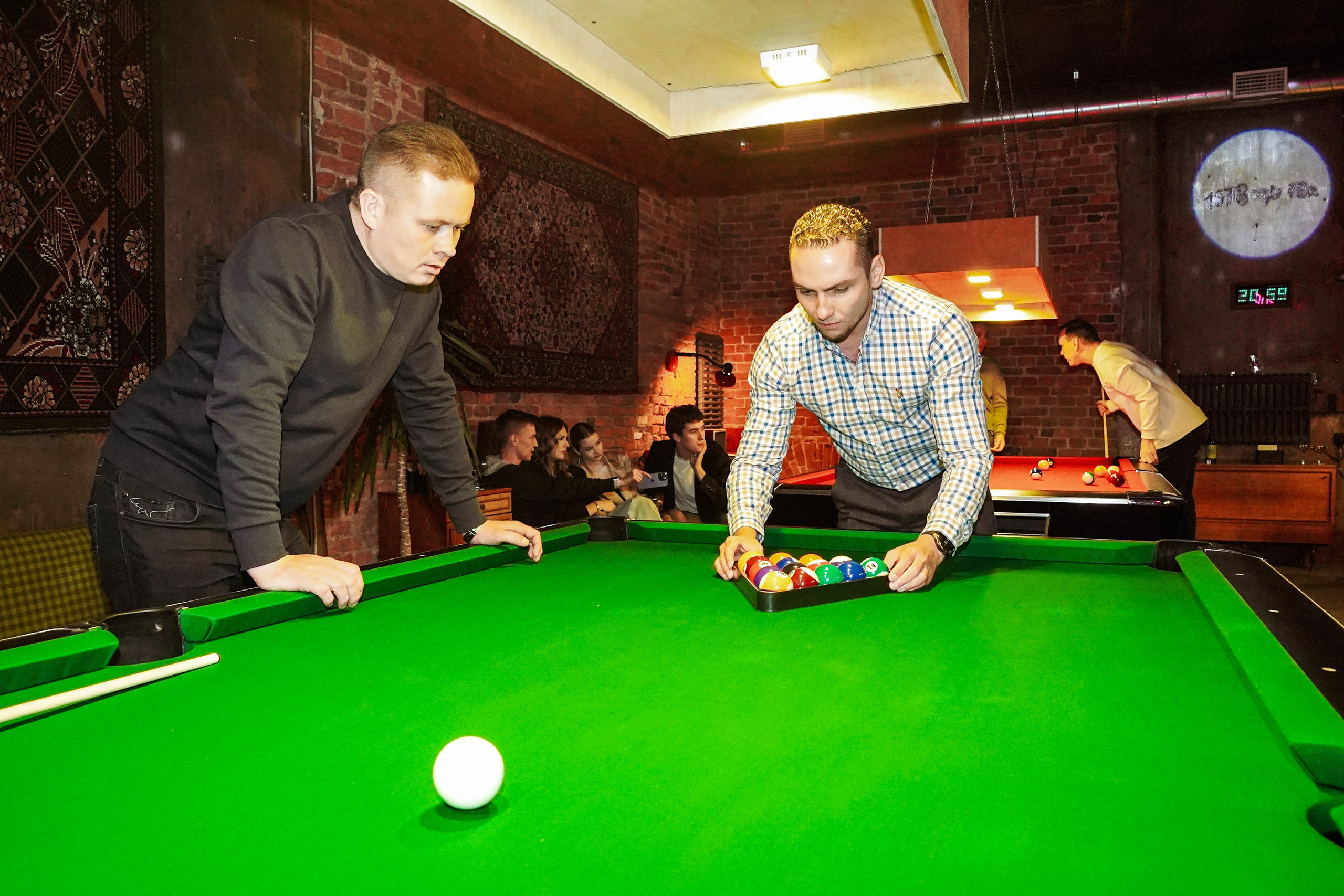 Бильярдная. ОЧЕНЬ ПЛОХОЙ ФОТОГРАФ