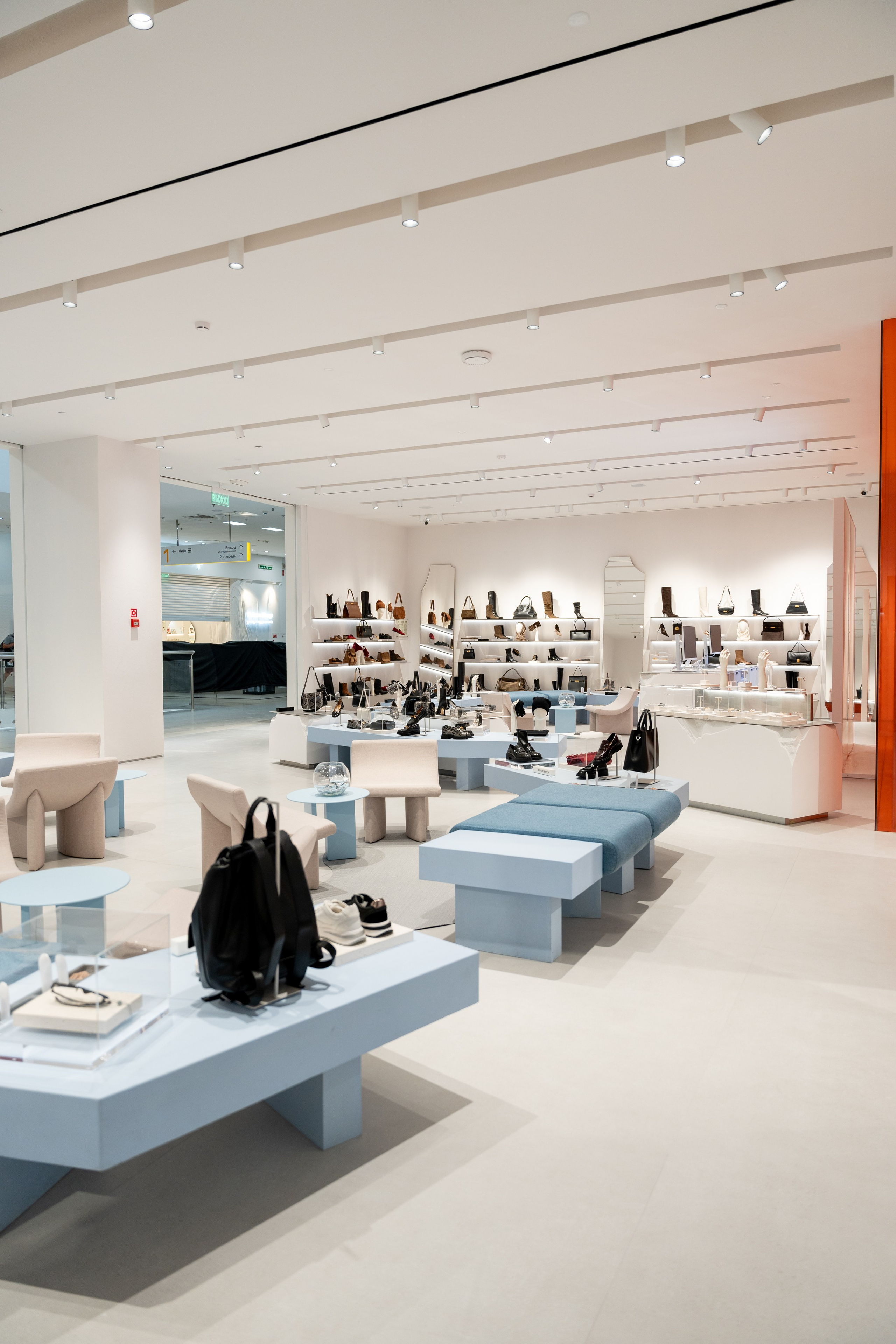 Интерьерная фотосъемка магазина Ekonika в Краснодаре — обувной бренд Профессиональная фотосъемка Ekonika — фирменный магазин в Краснодаре. Шедевры для Вас! Фотограф и Видеограф в Краснодаре Пахиев Руслан