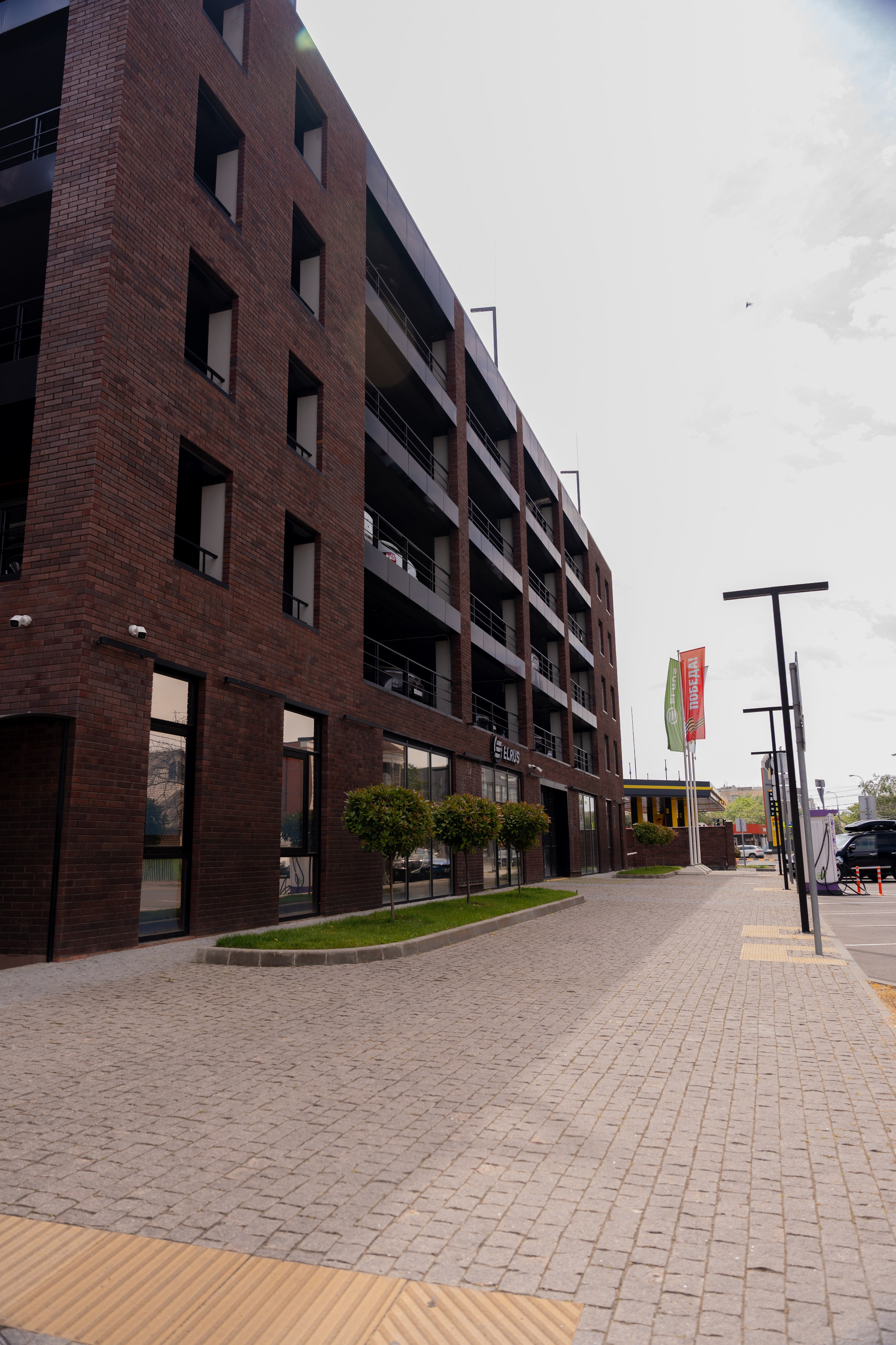 Интерьерная фотосъемка автосалона Elrus в Краснодаре. Zeekr, LiXiang Профессиональная фотосъемка интерьера премиум-автосалона в Краснодаре. Шедевры для Вас! Фотограф и Видеограф в Краснодаре Пахиев Руслан