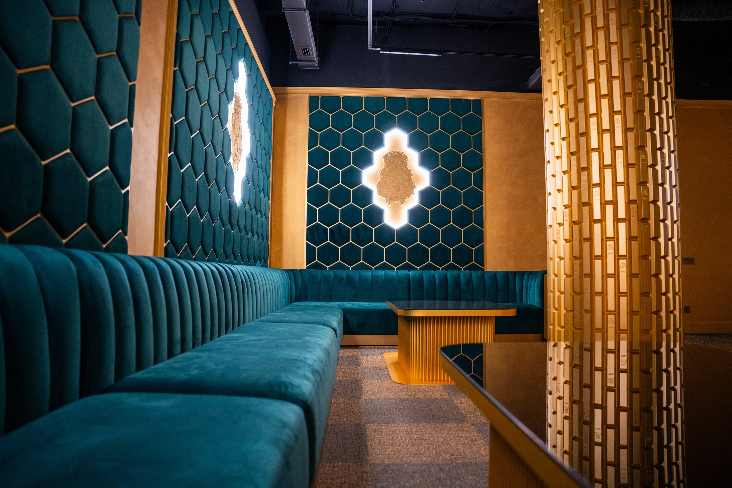 Фотосъемка интерьера стриптиз-клуба Hefner — элитный клуб Краснодара. Интерьерная фотосъемка клуба Hefner в Краснодаре — профессионально. Шедевры для Вас! Фотограф и Видеограф в Краснодаре Пахиев Руслан