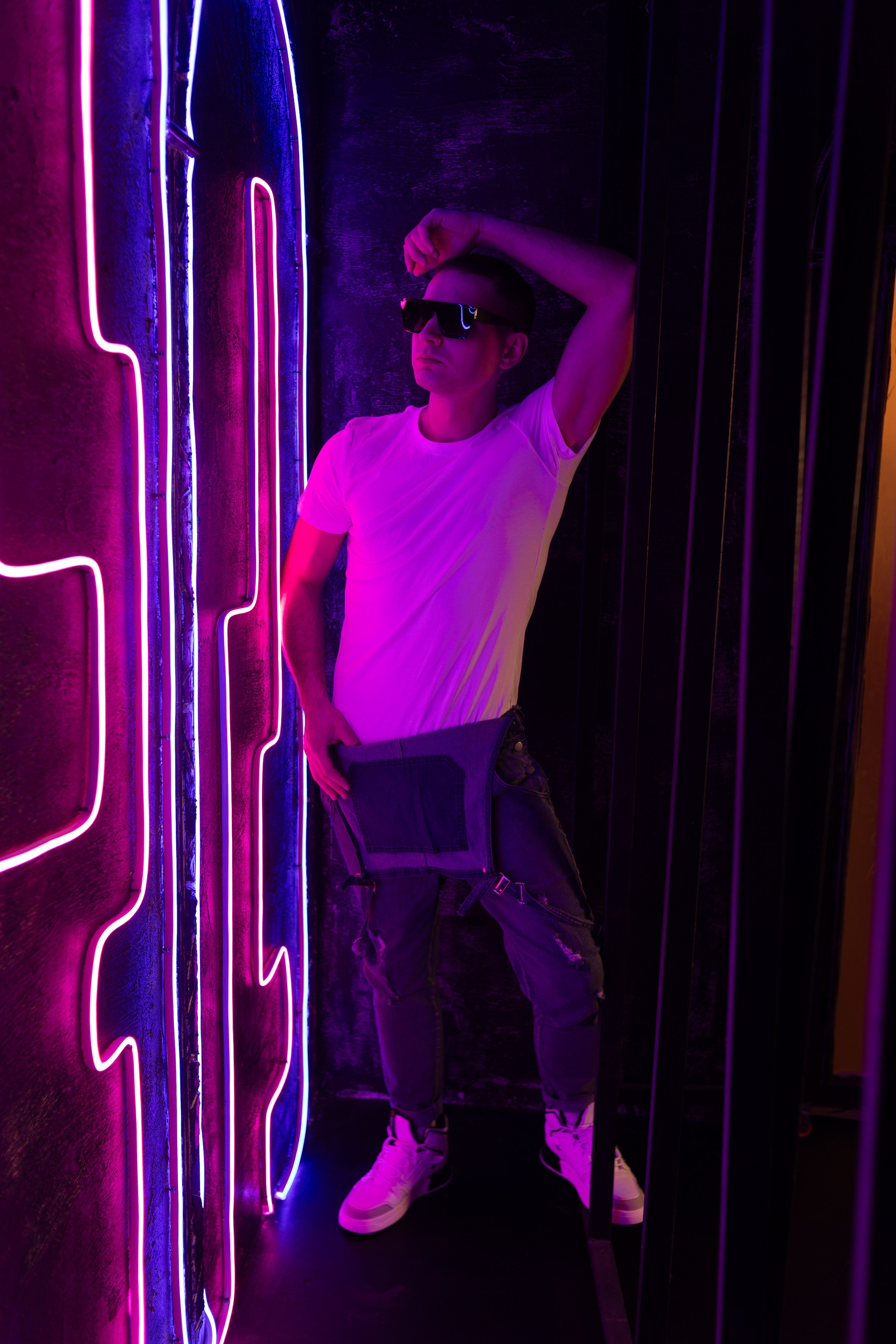 Евгений. Неон. Фотограф Регина Крикунова г. Красноярск