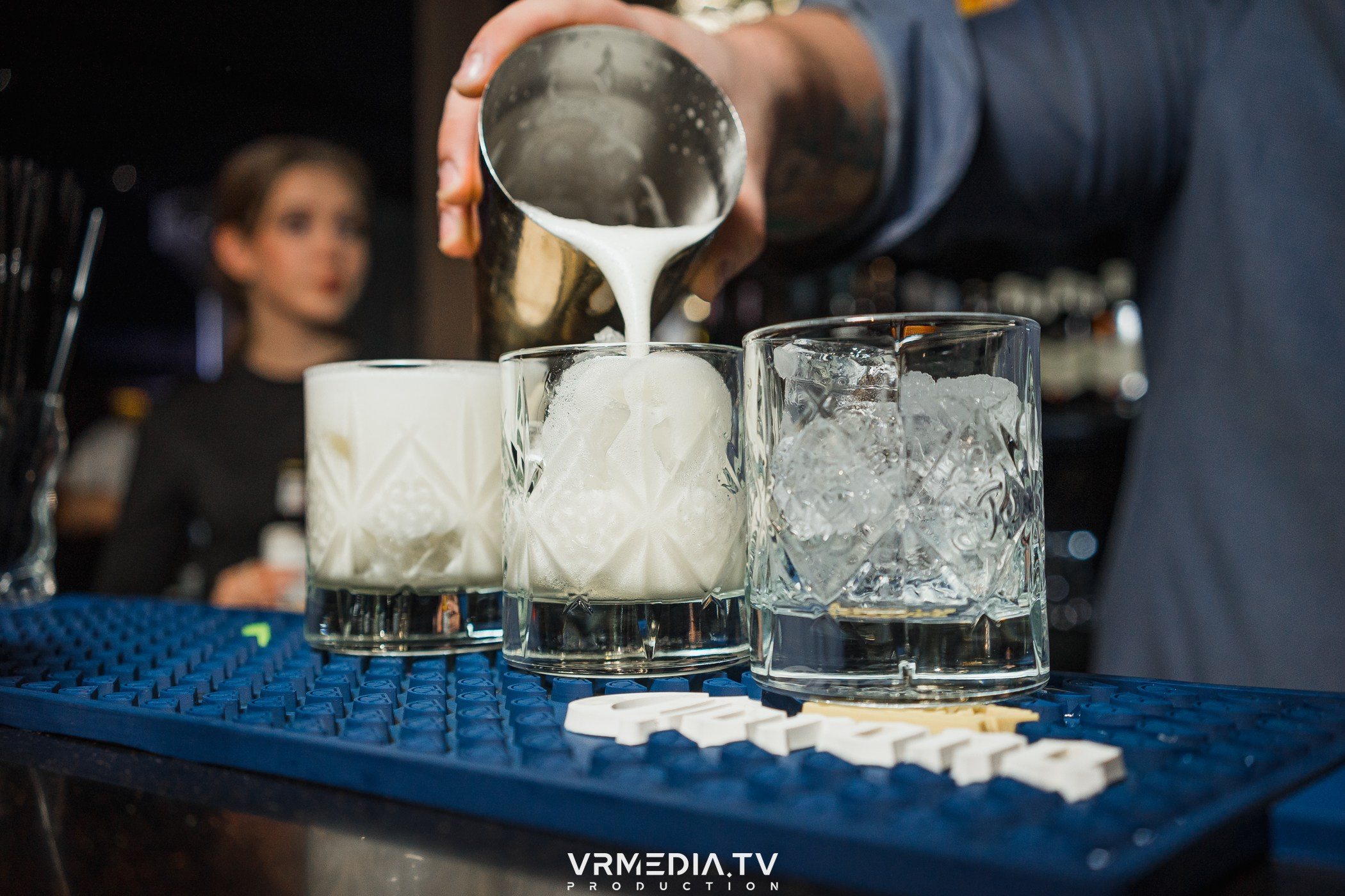 НОВОГОДНЯЯ РАЗМИНКА в караоке-баре «Volna»