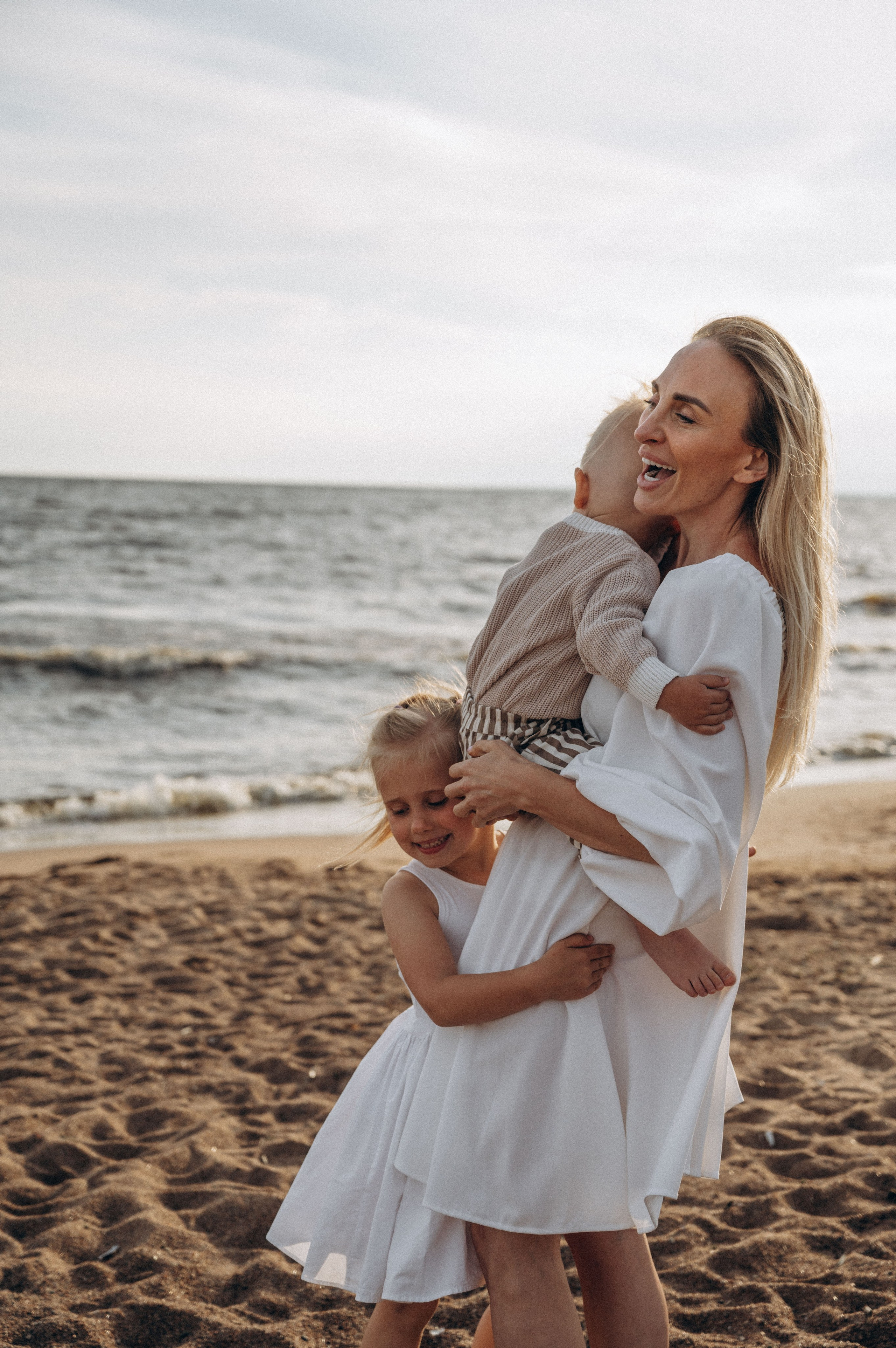 Юлия. Профессиональный фотограф беременности в СПБ. Стильные фотосессии беременности в стиле минимализм и классическая фотография
