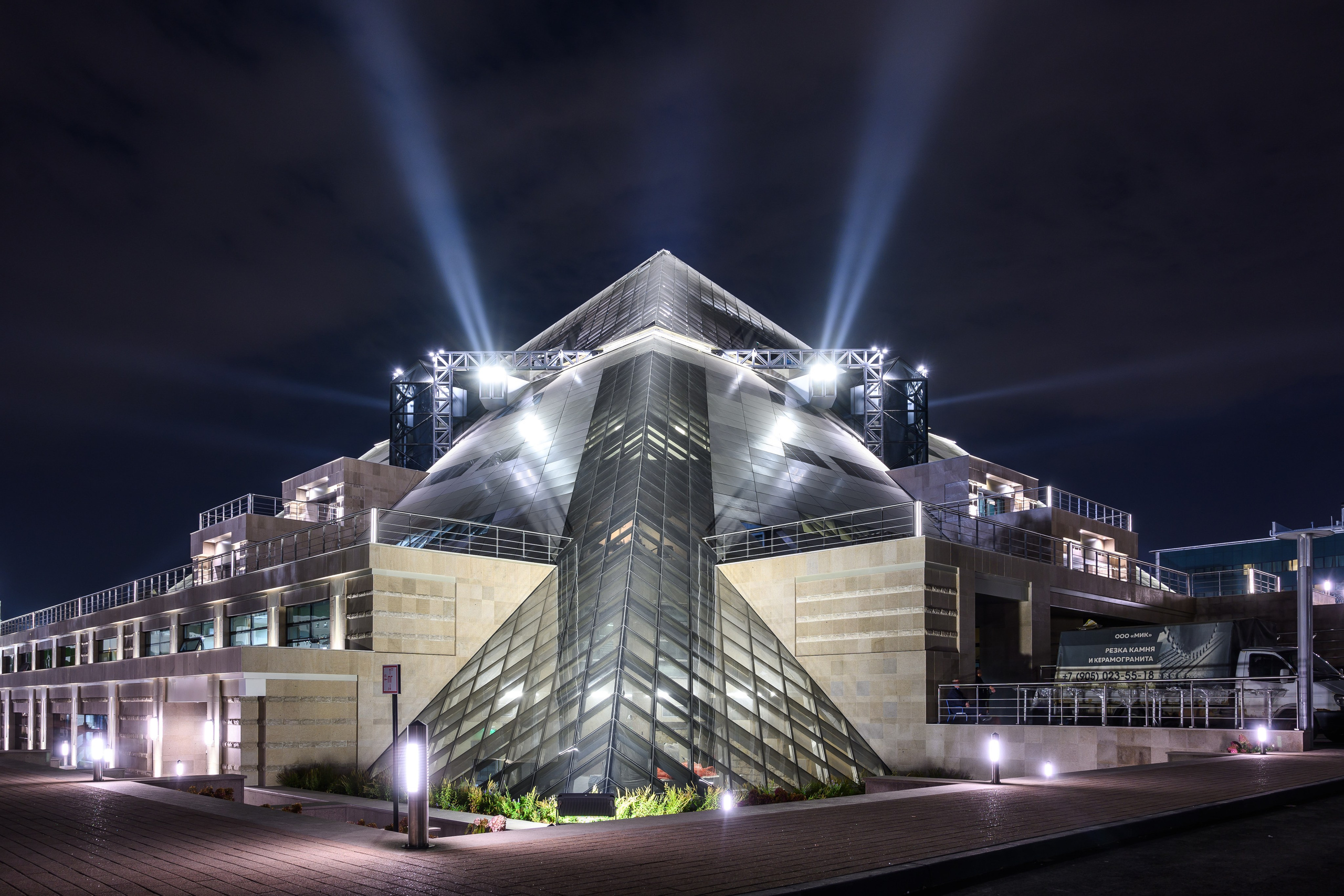 КРК Пирамида — архитектура. Фотограф Наиль Зоркий