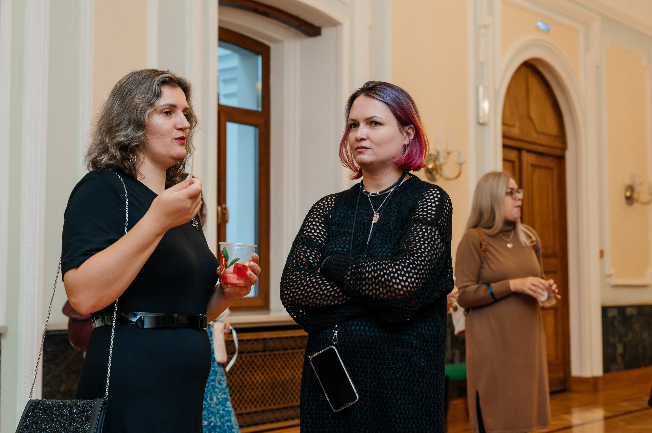 Открытие выставки Кати Васильевой в Молодежном театре. Wedding and family photographer USA