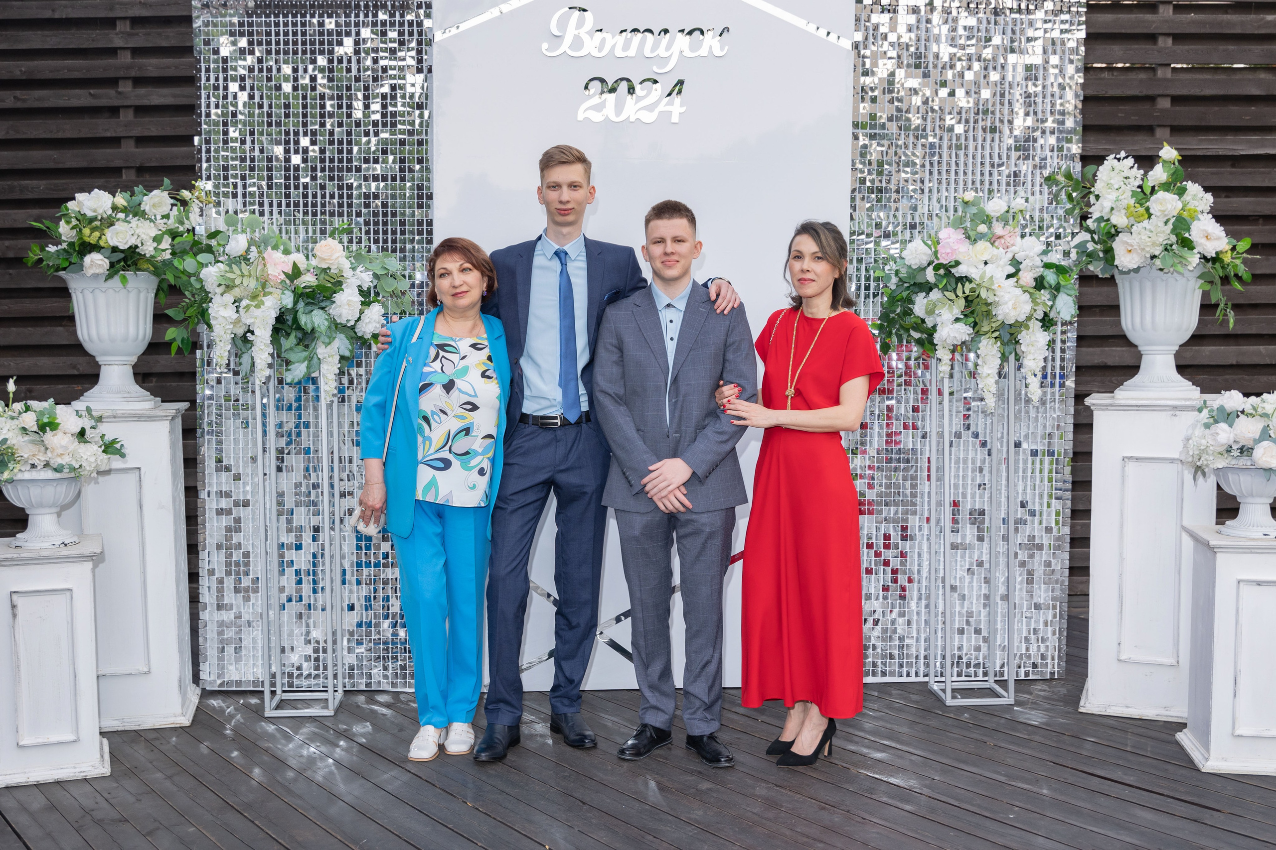 Выпускной вечер в школе № 58. Выпускные альбомы во Владивостоке