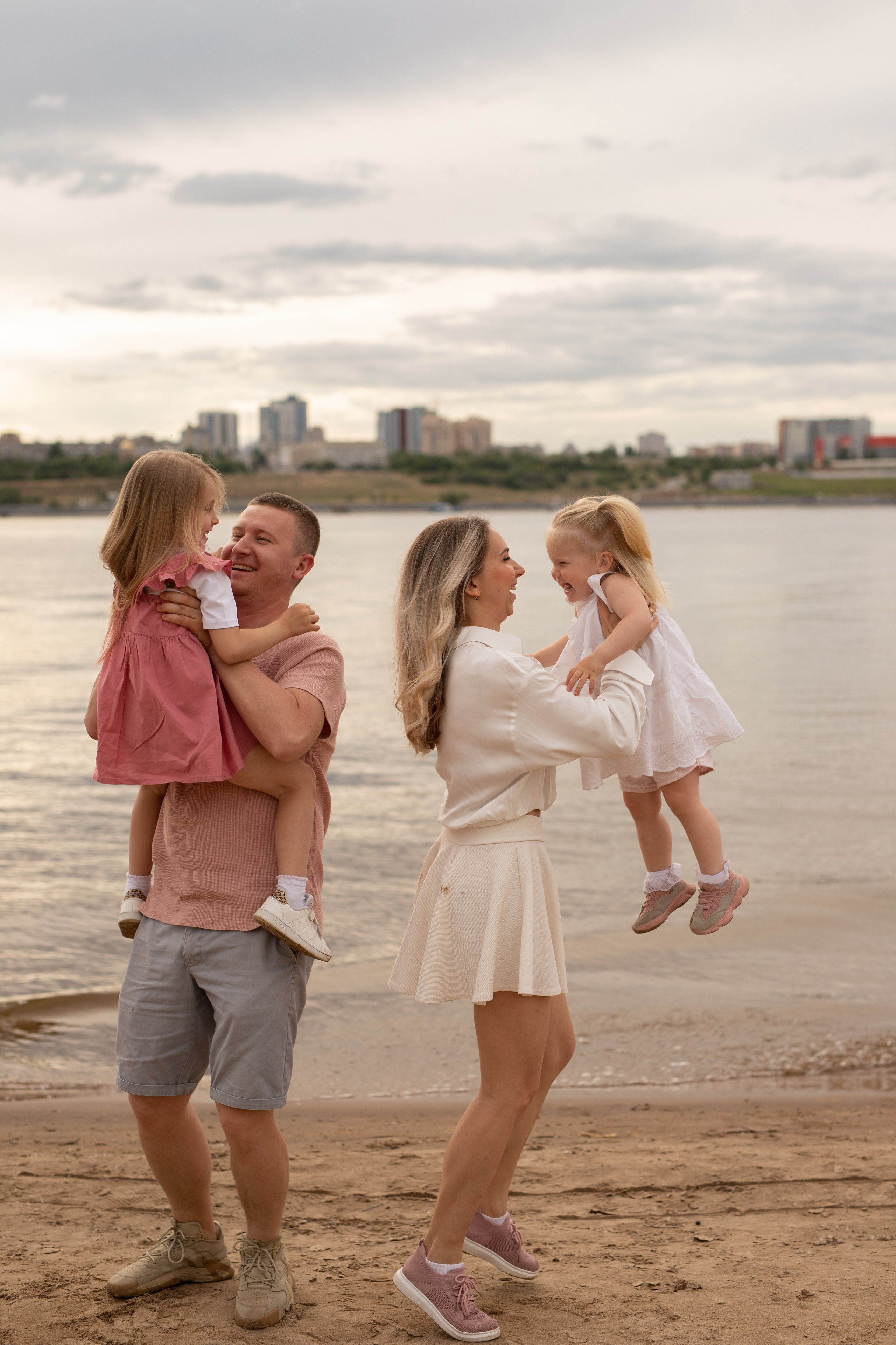 Портфолио семейная съемка Волгоград Волжский. Фотограф новорождённых Волгоград Волжский Дарья Рыскаль