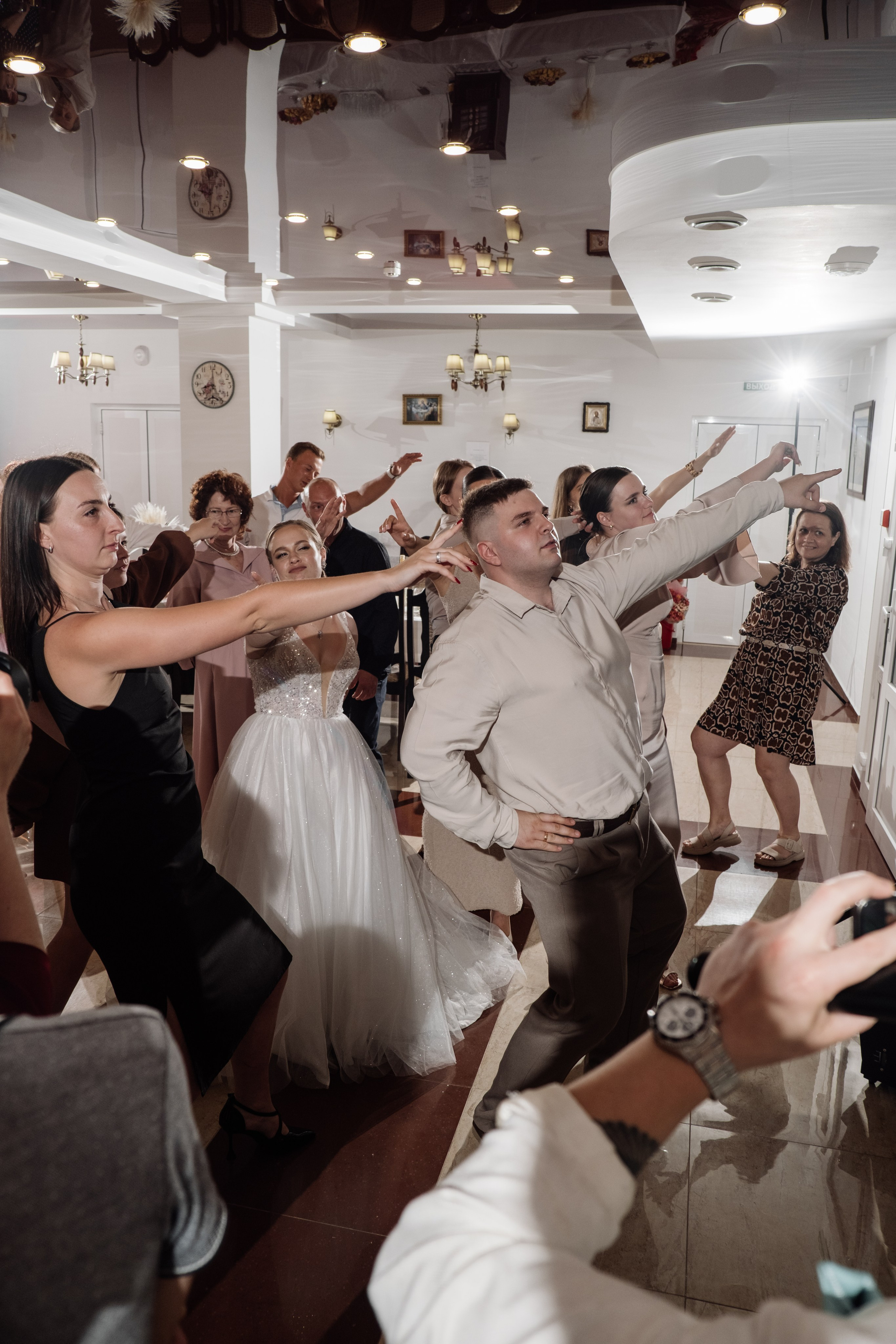 Свадебный ретопртаж. Профессиональная фотосъемка в Крыму. Натуральные эмоции и живые кадры. Забронируйте дату прямо сейчас!