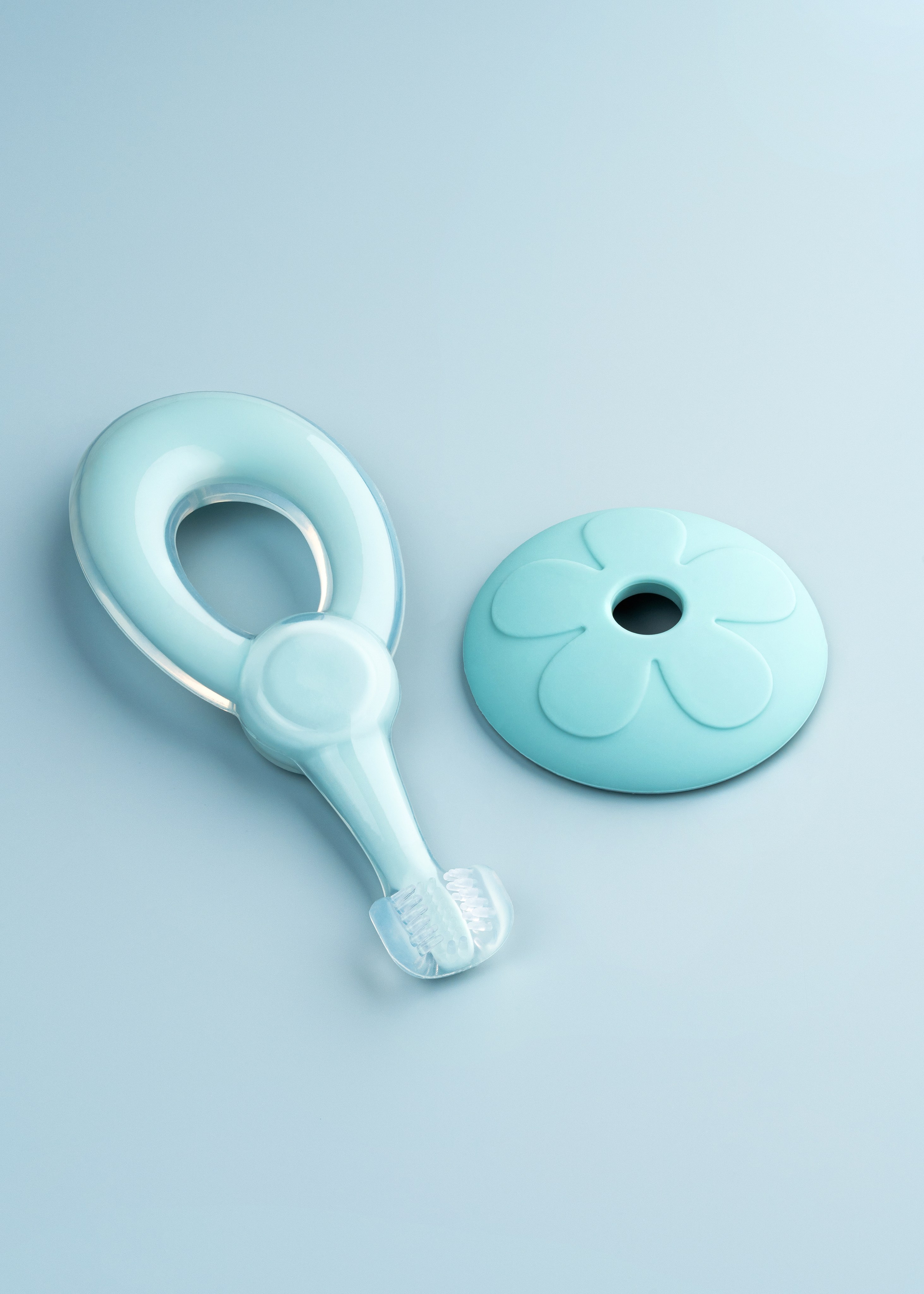 On White детские зубные щетки. Екатерина Лементуева фуд-фотограф, предметный фотограф, Новосибирск