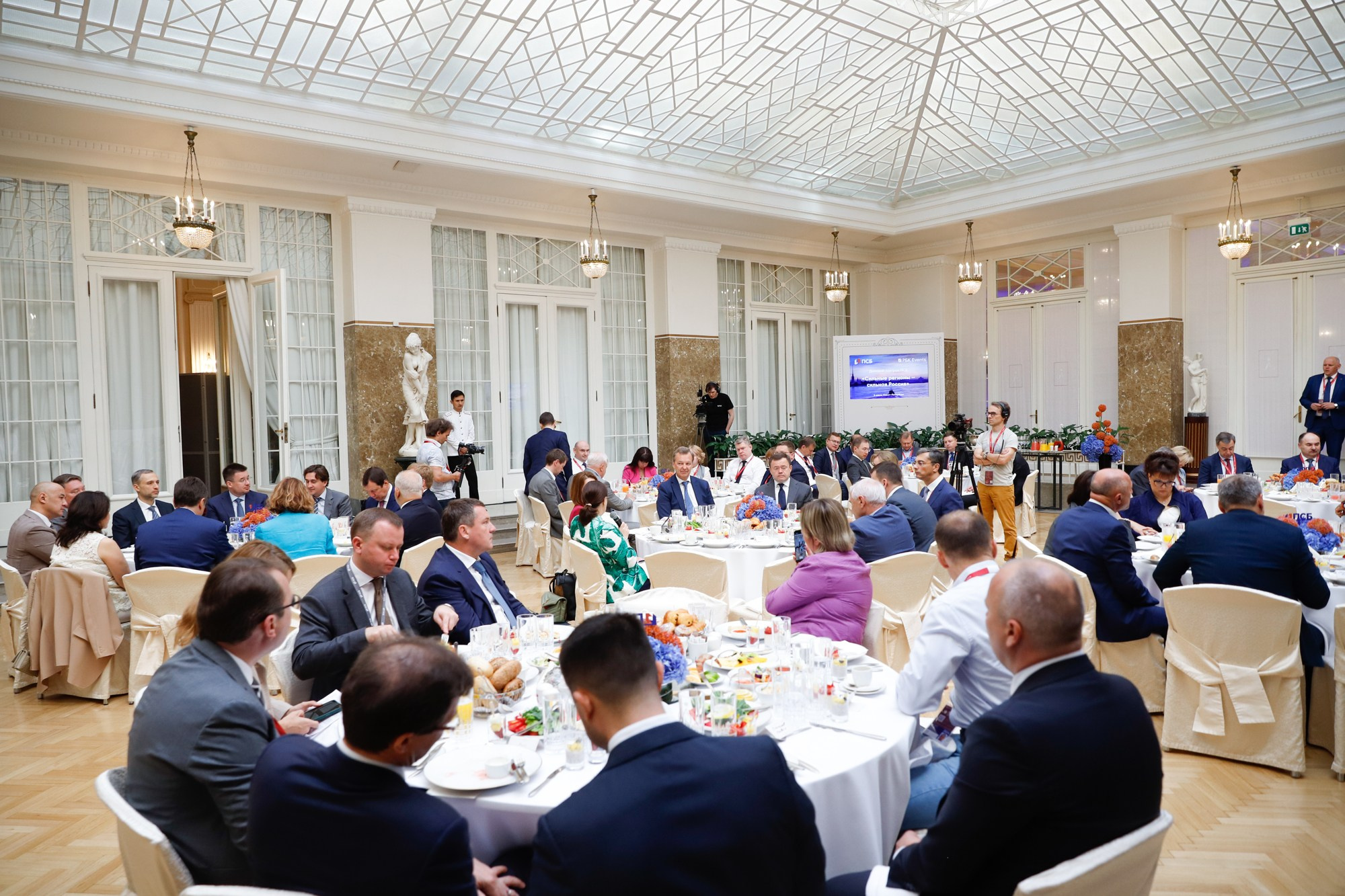 Бизнес-завтрак ПСБ в рамках ПМЭФ. Фотограф Дарья Попова